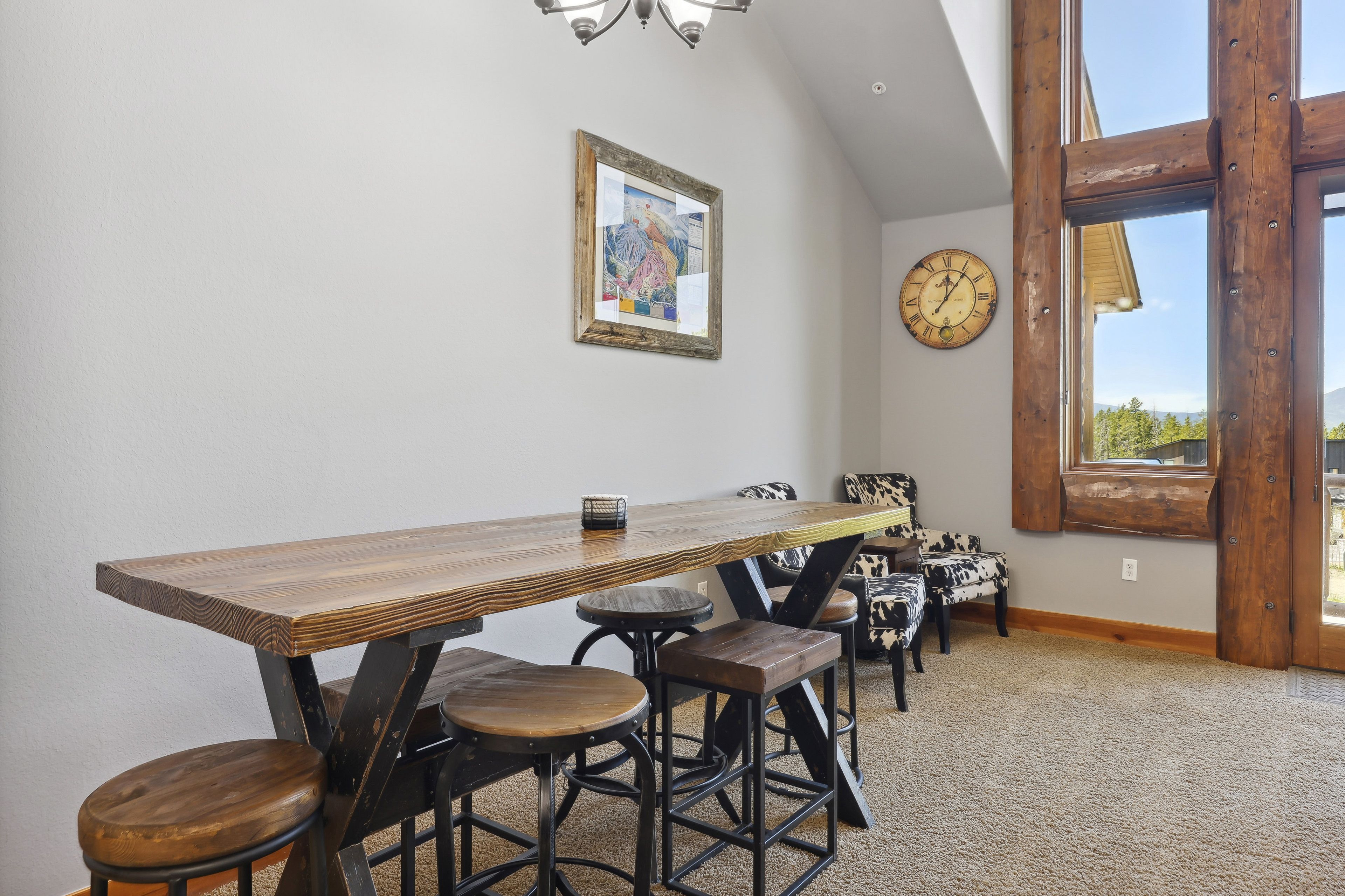 Dining Area | Dishware & Flatware Provided