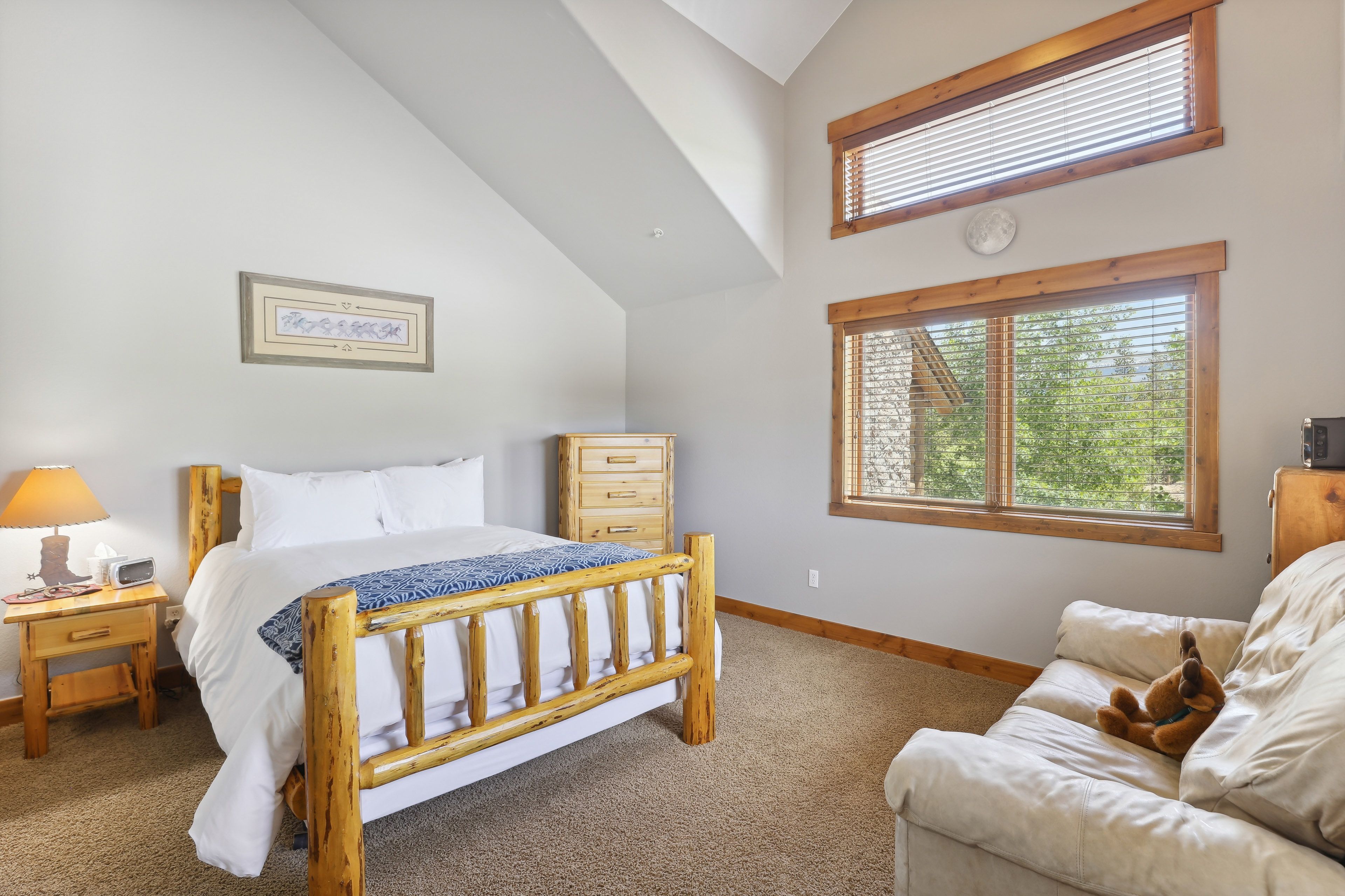 Bedroom 2 | 2nd Floor | Queen Bed