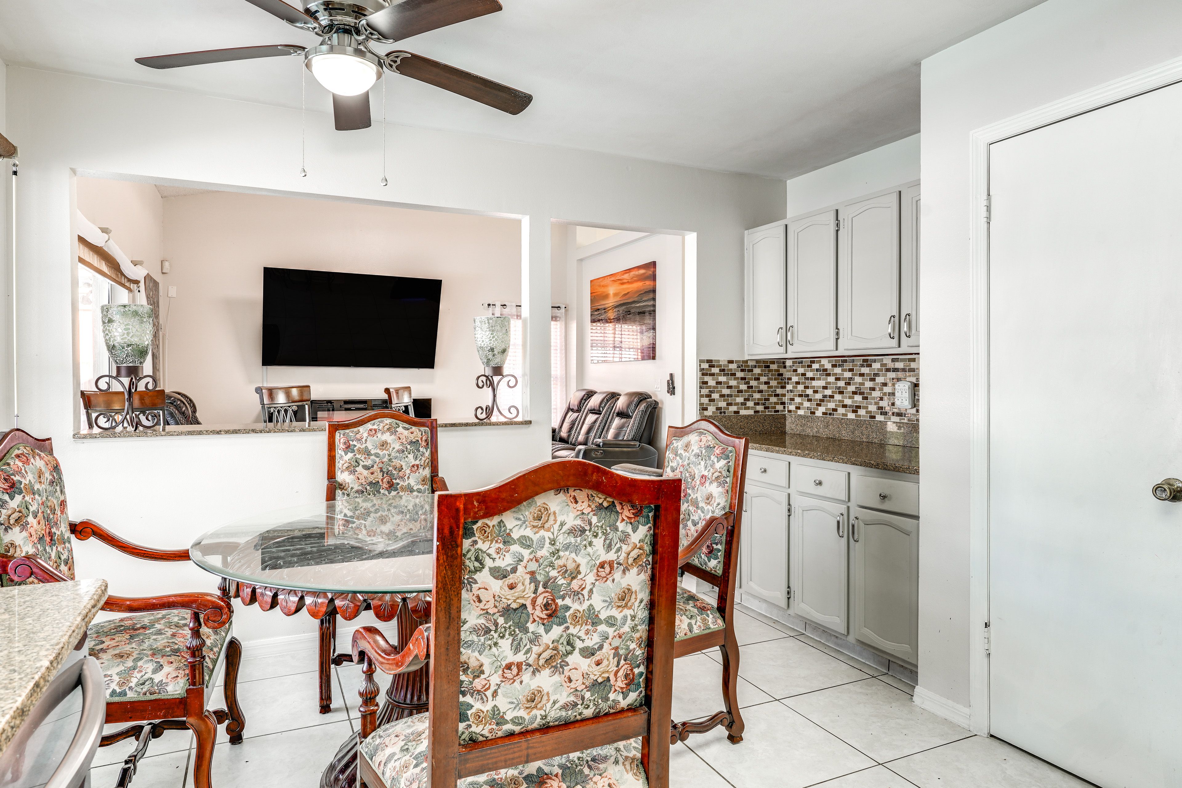 Dining Area | 1st Floor
