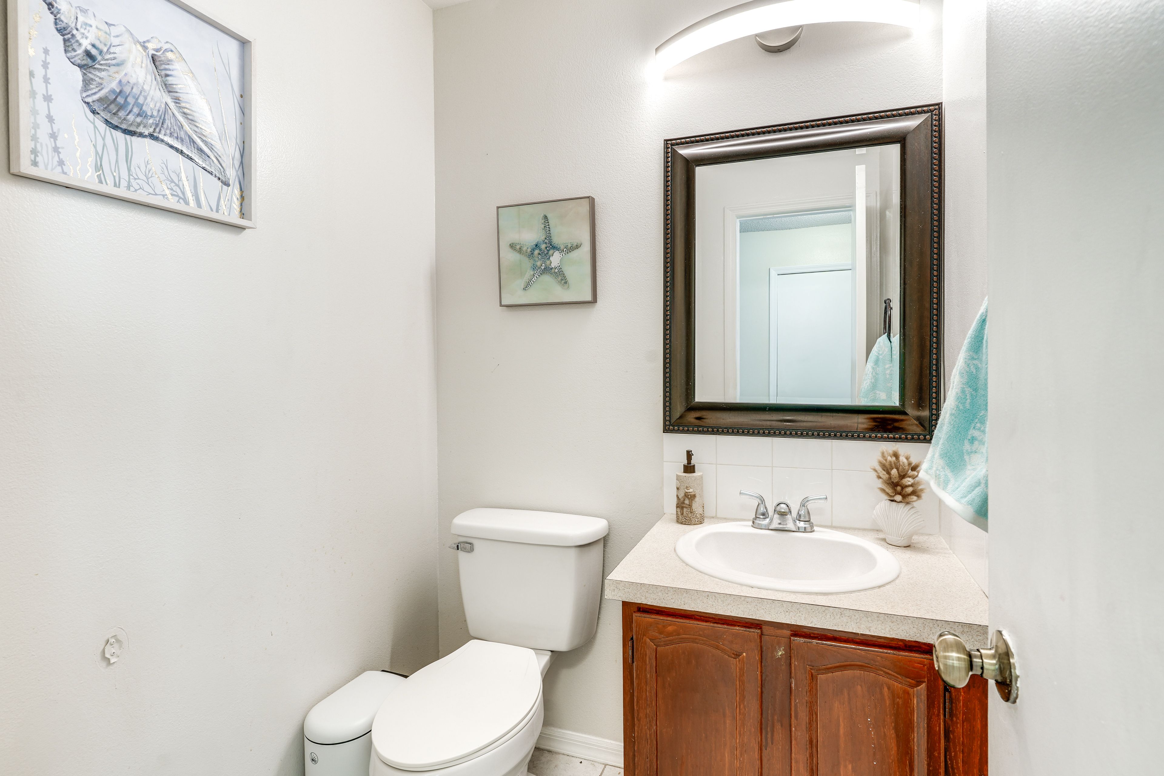Half Bathroom | 1st Floor