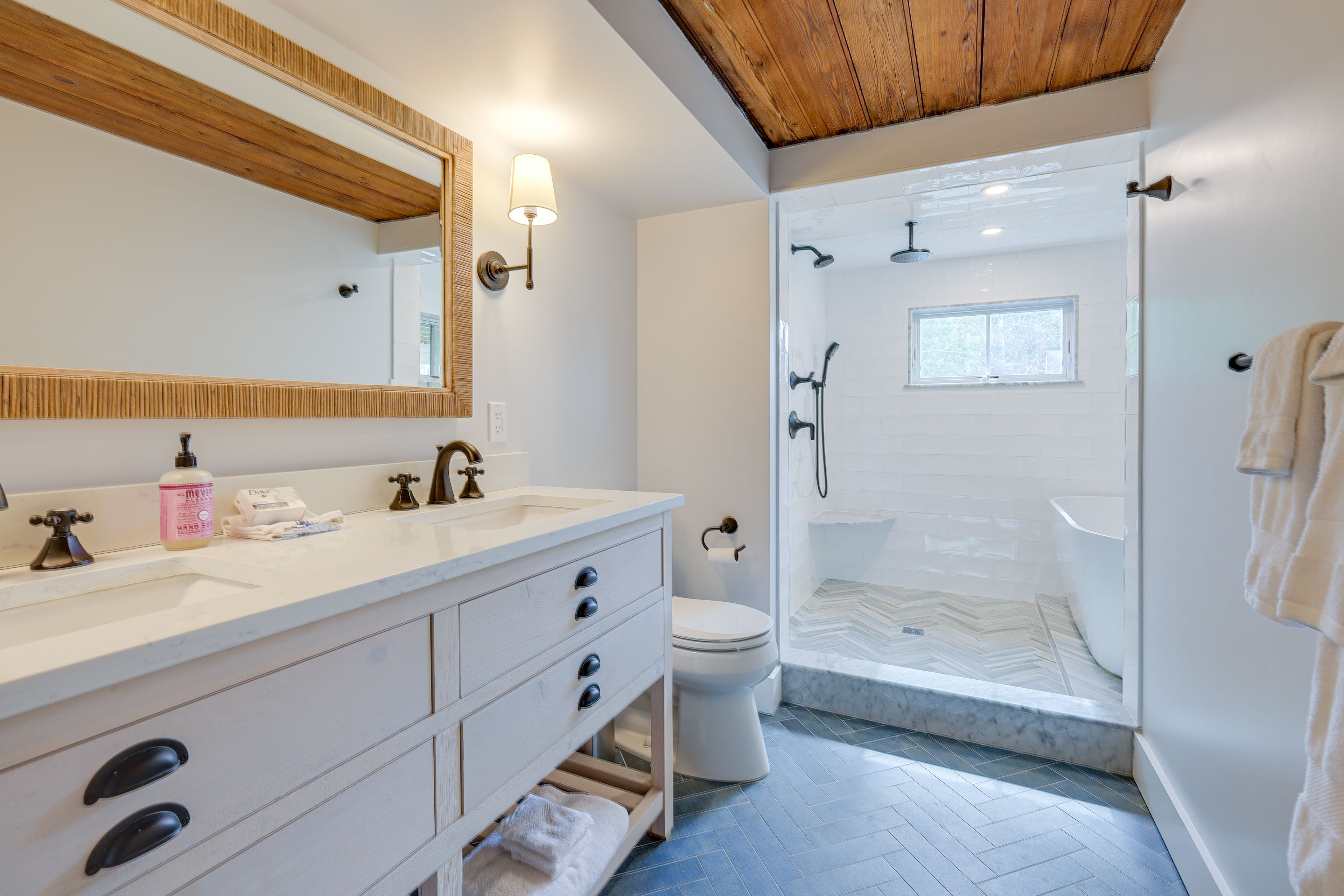 Bathroom | Complimentary Toiletries | Towels Provided