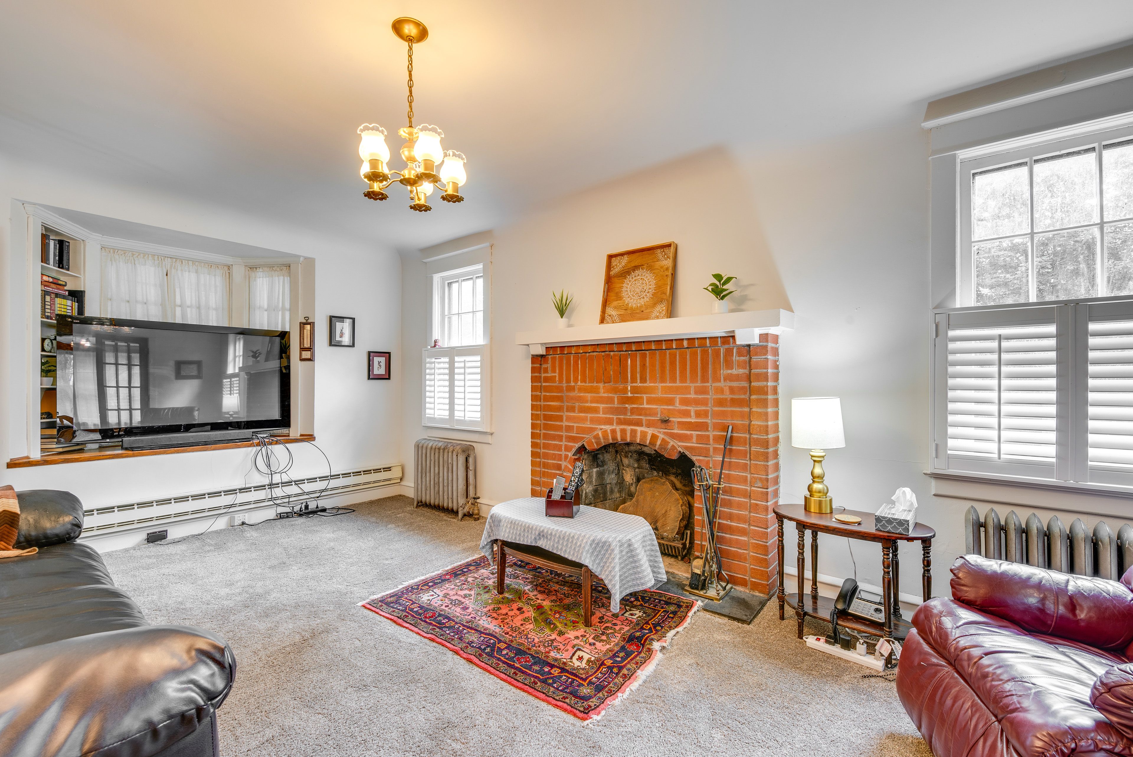 Living Room | 1st Floor | Free WiFi | Smart TV | Window A/C Unit
