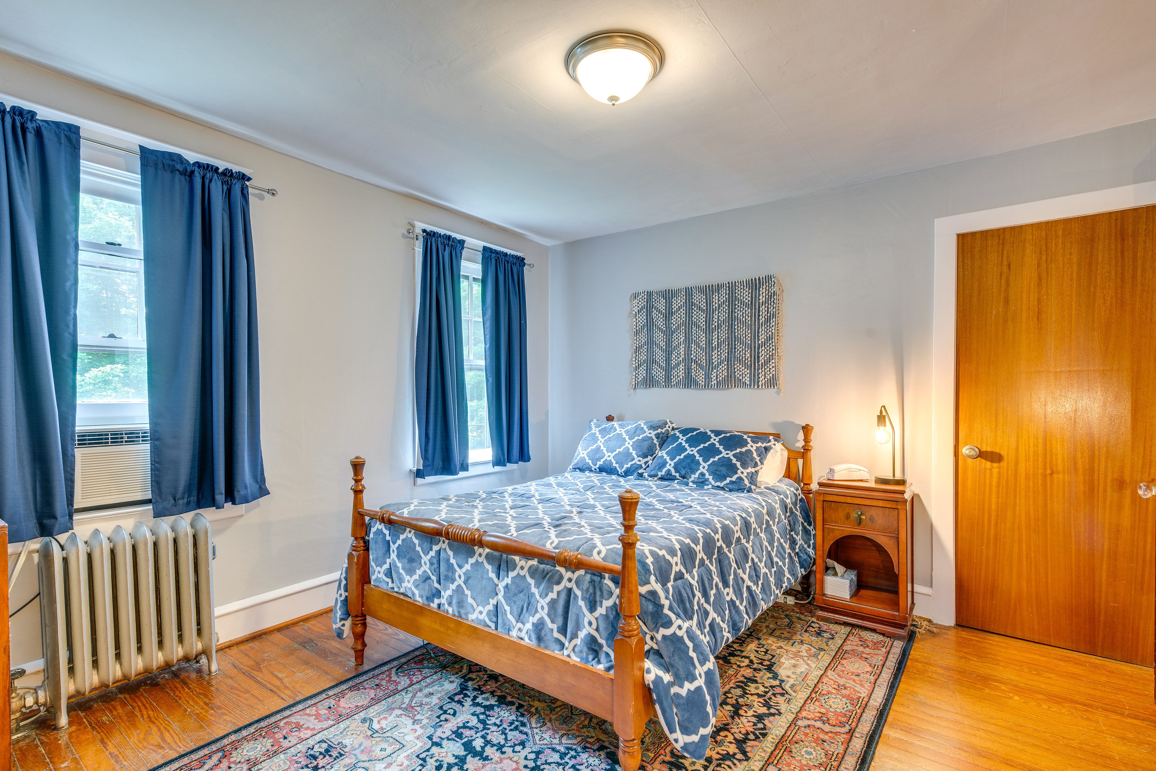Bedroom 3 | 1st Floor | Queen Bed | Smart TV
