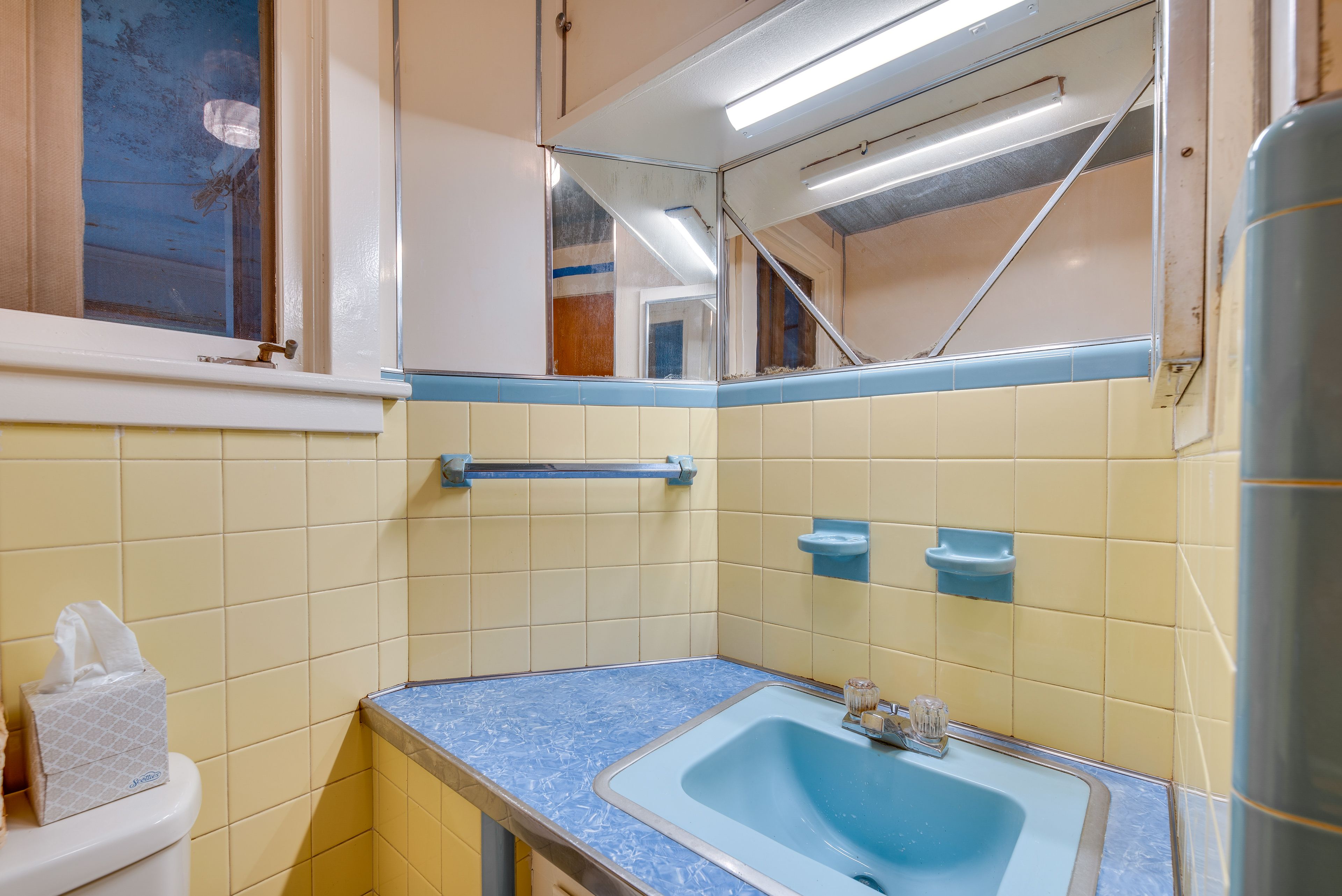 Half Bathroom | 1st Floor