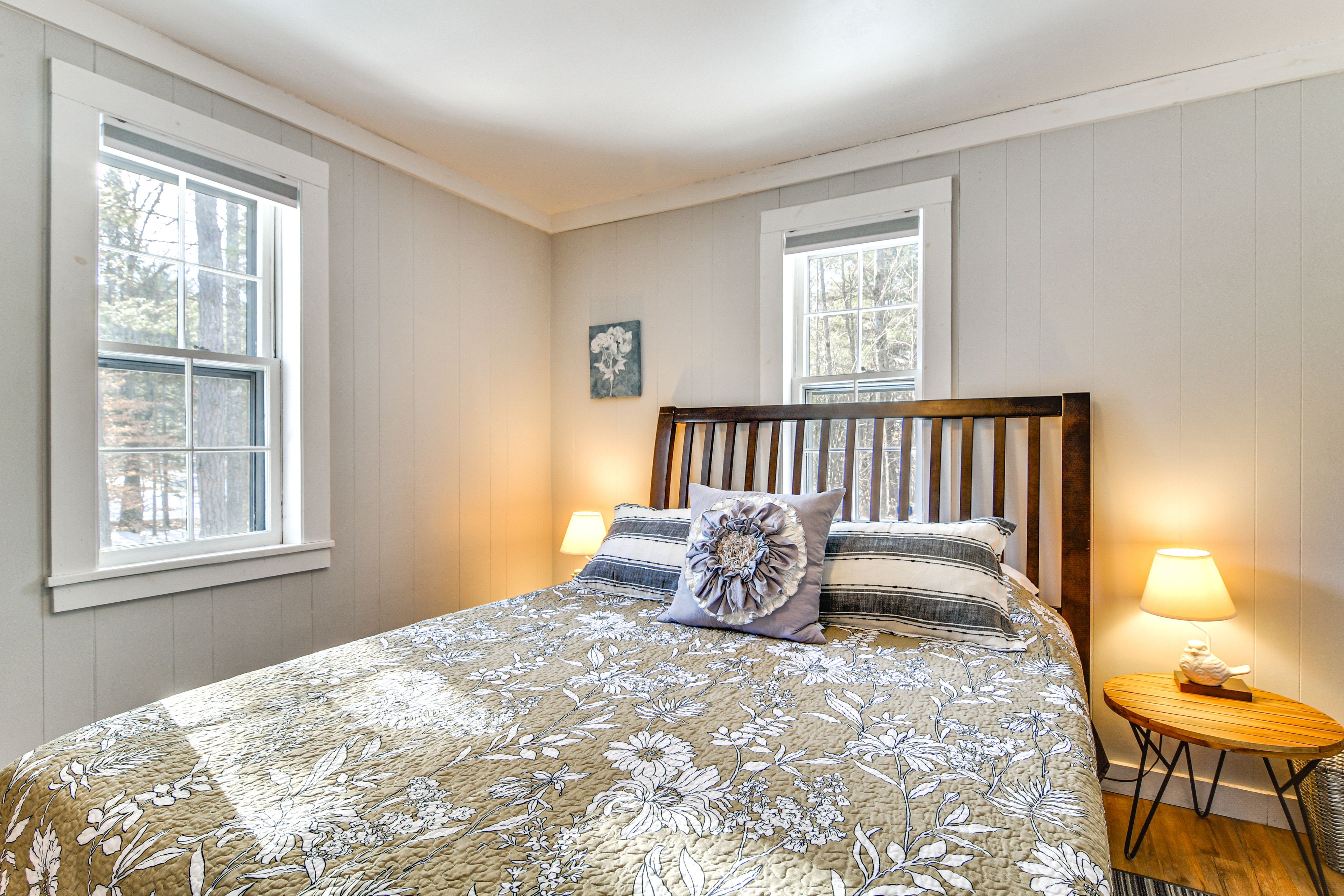 Bedroom 1 | Queen Bed | Linens Provided | Smart TV