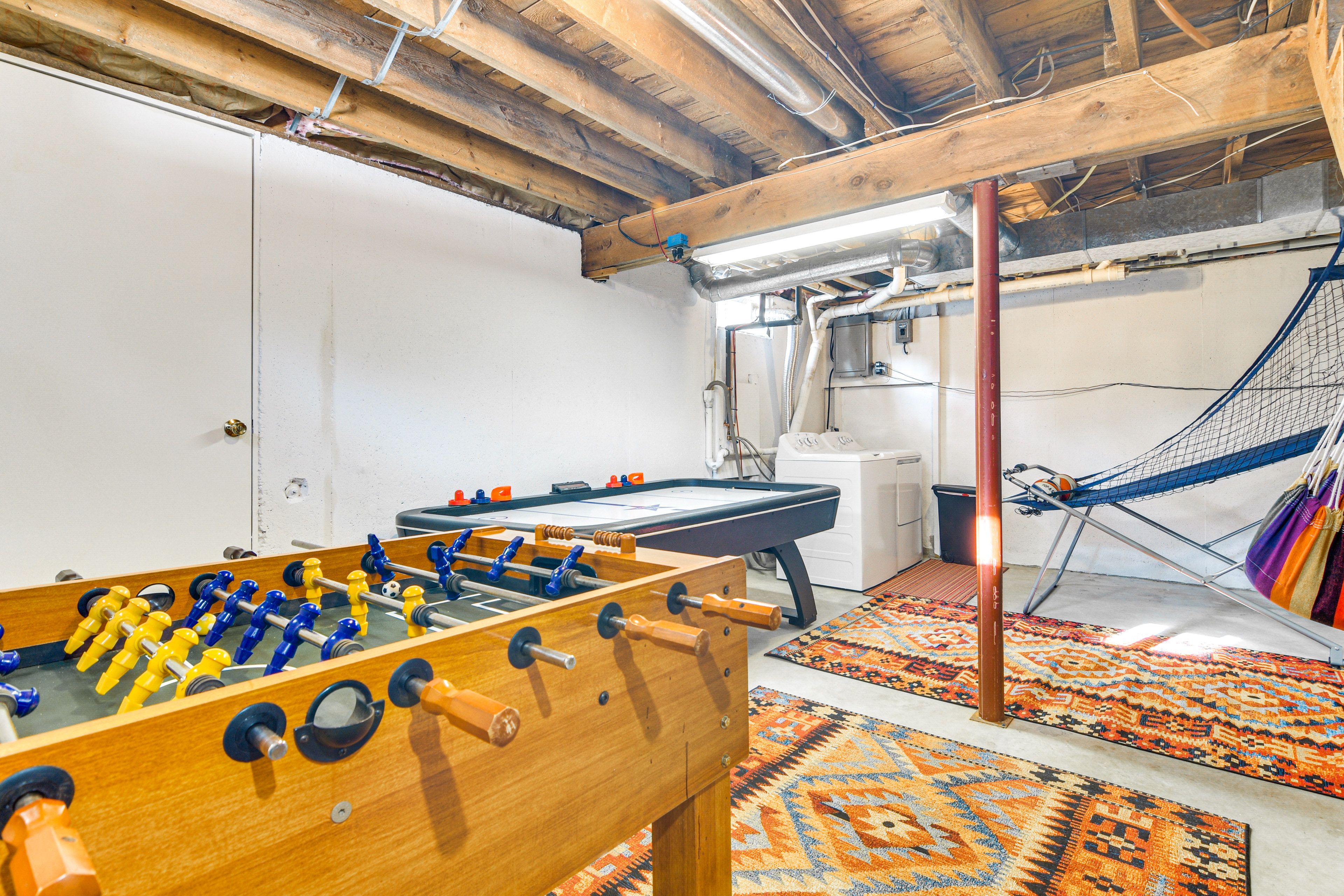 Game Room | Foosball Table | Air Hockey | Basketball | Washer & Dryer
