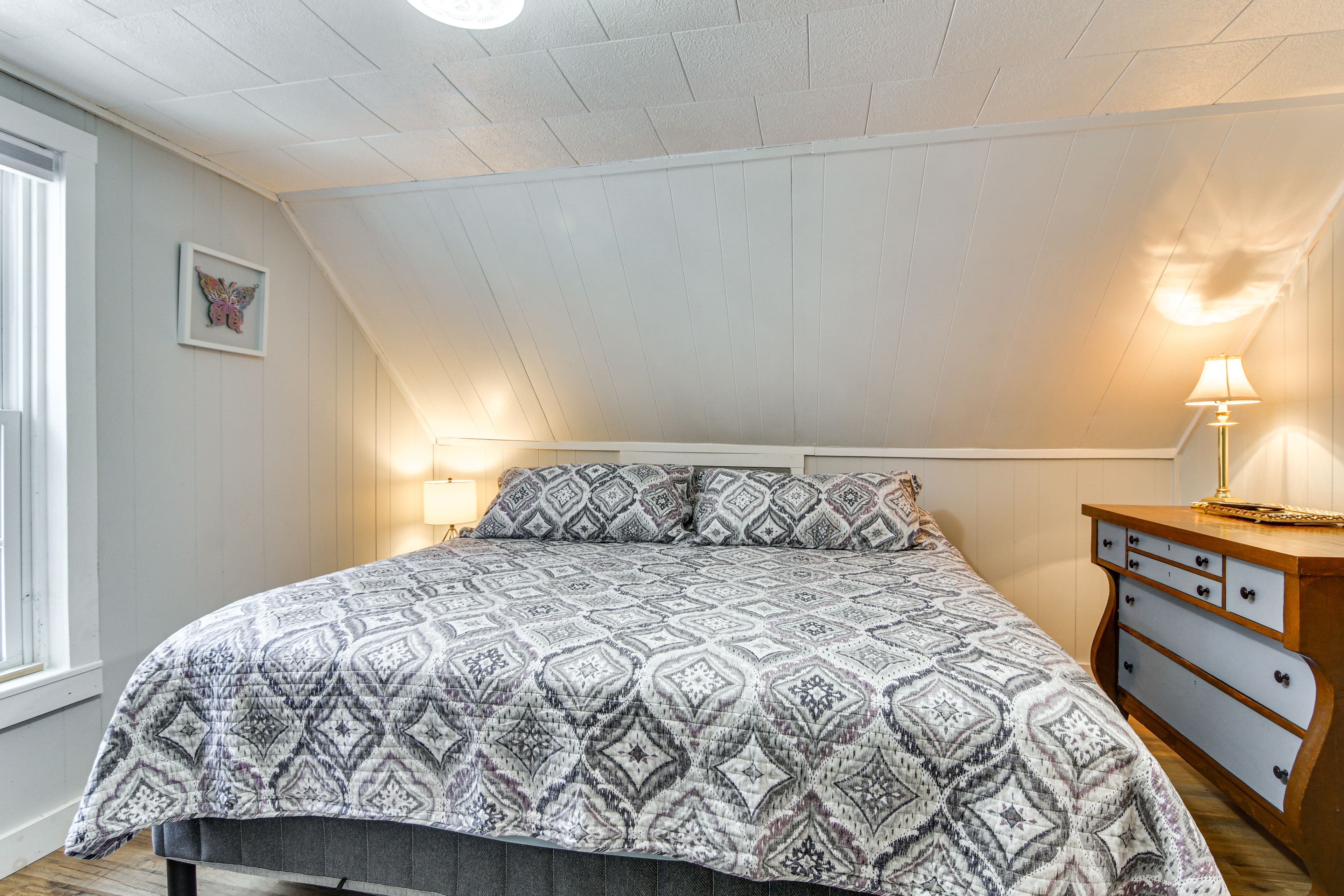 Bedroom 3 | King Bed | Linens Provided