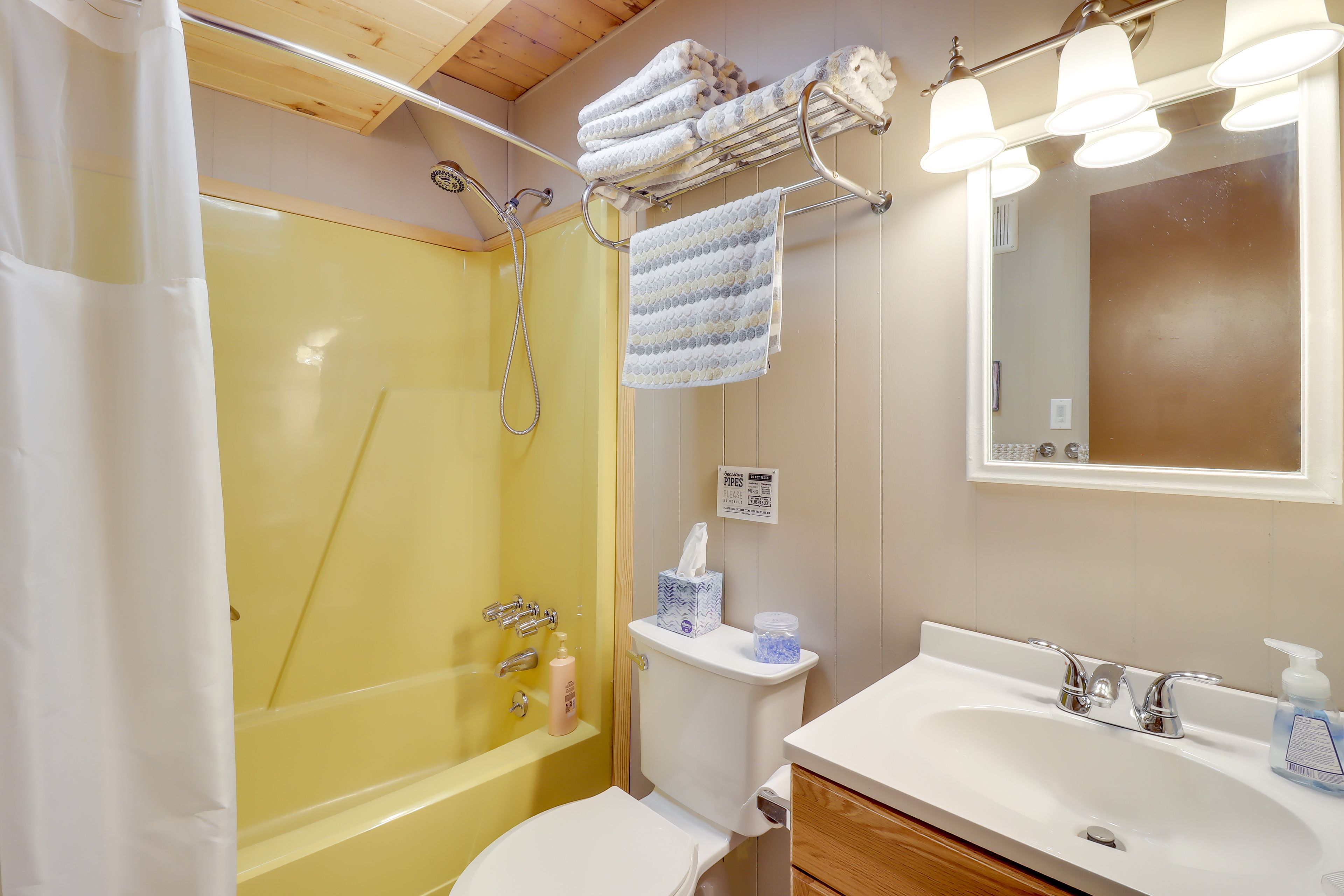 Full Bathroom | 1st Floor