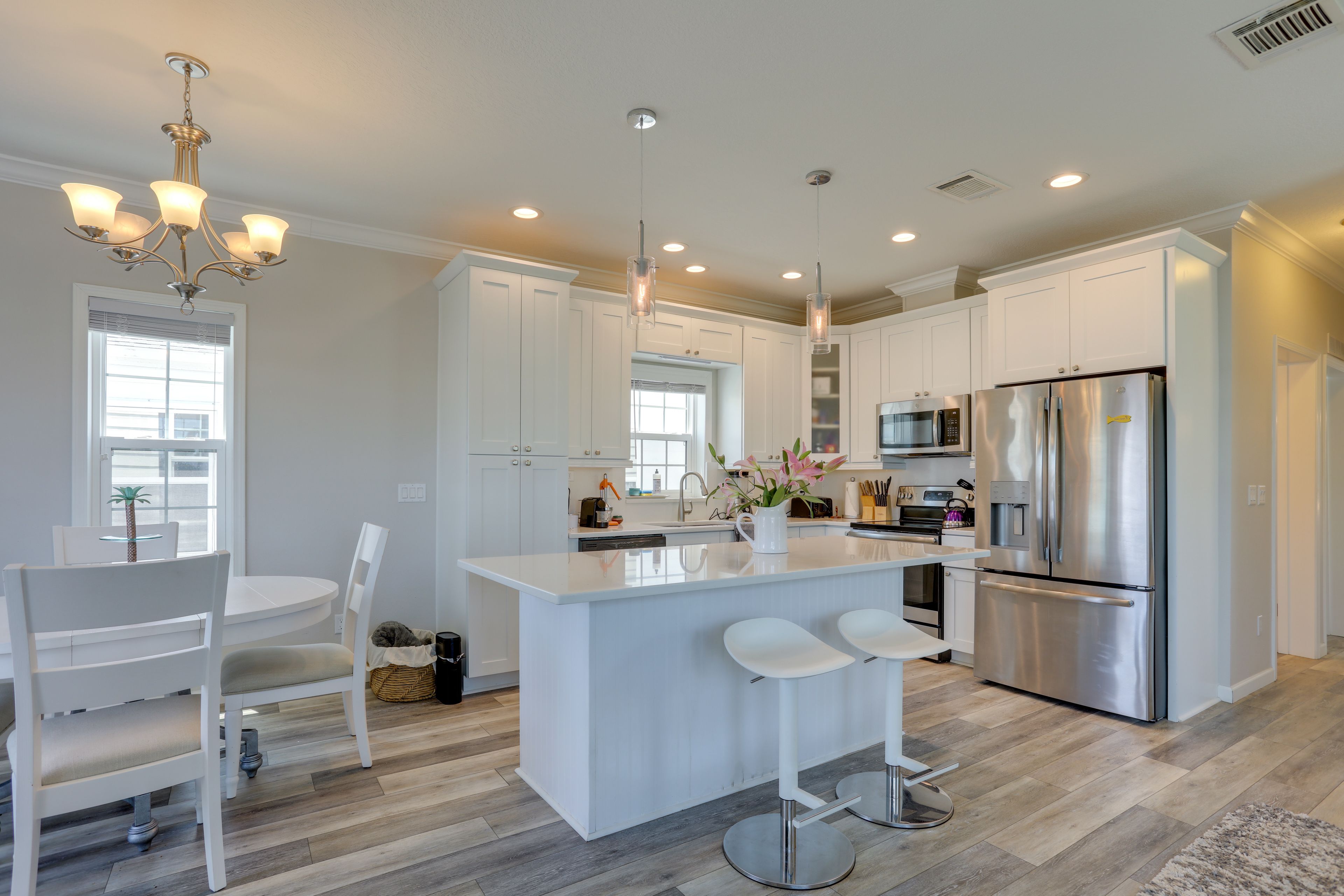 Kitchen | Cooking Basics | Espresso Machine | Paper Towels/Trash Bags Provided