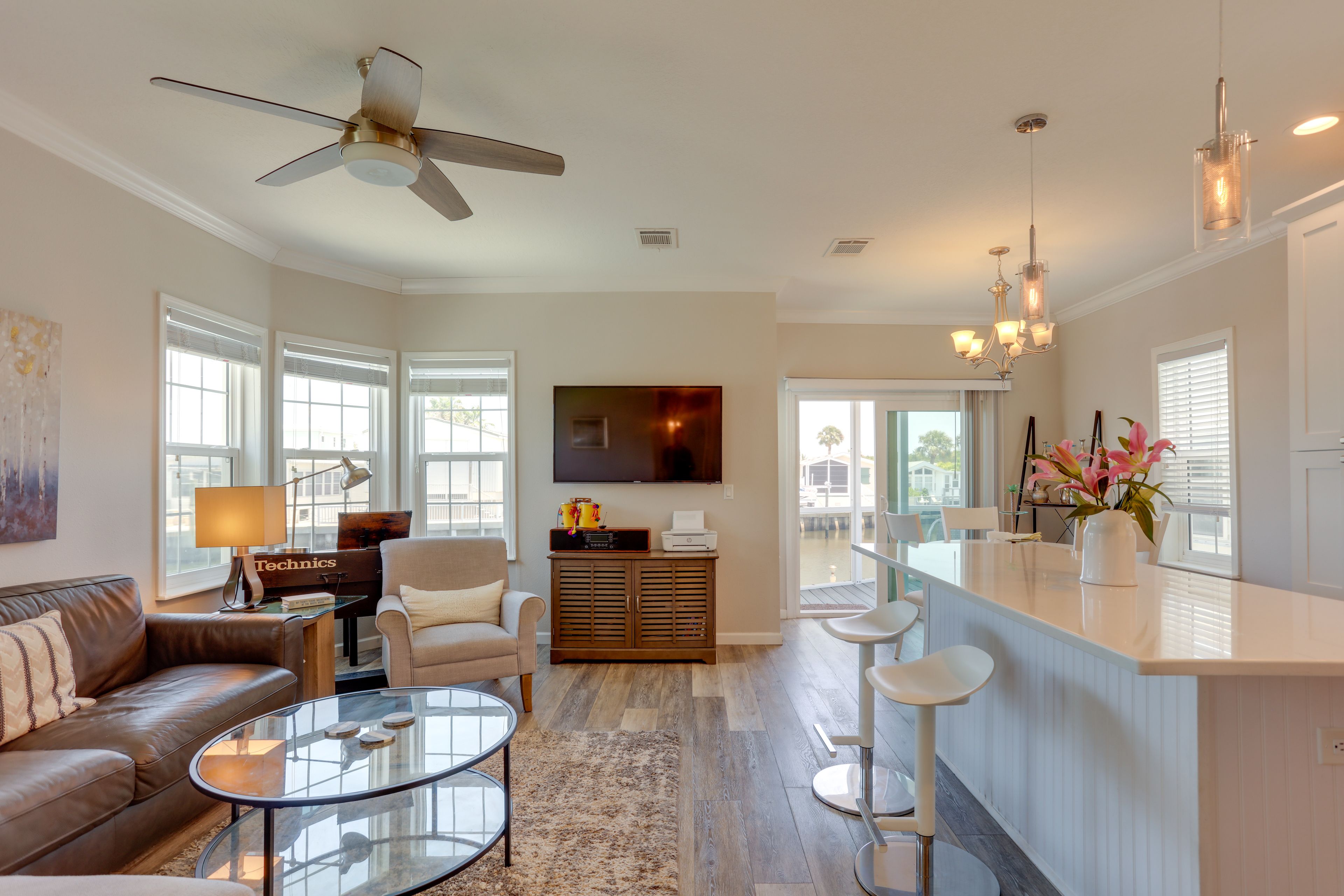 Open Living Space | Free WiFi | Central A/C | Smart TV | Printer | Piano