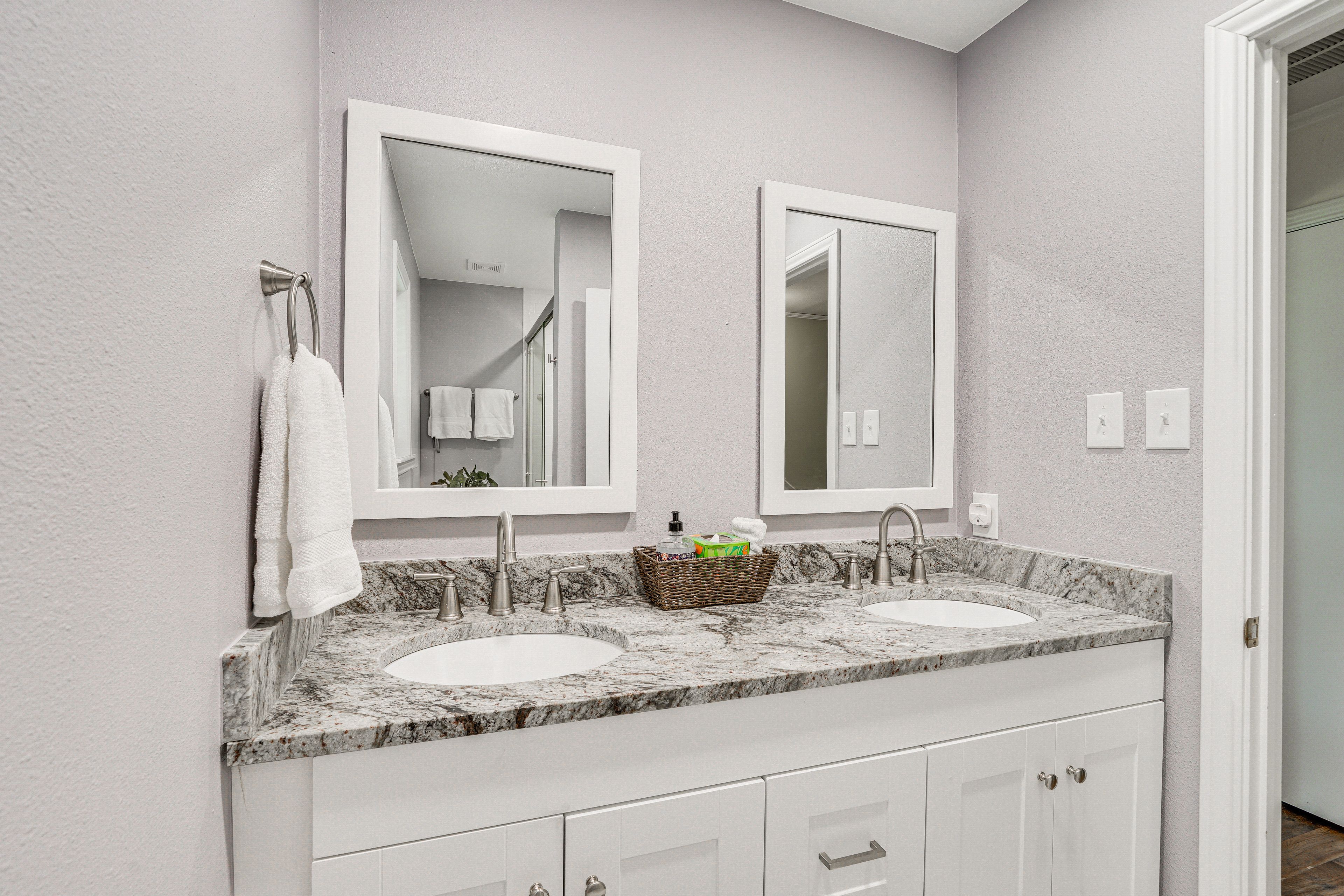 Full Bathroom | 2nd Floor