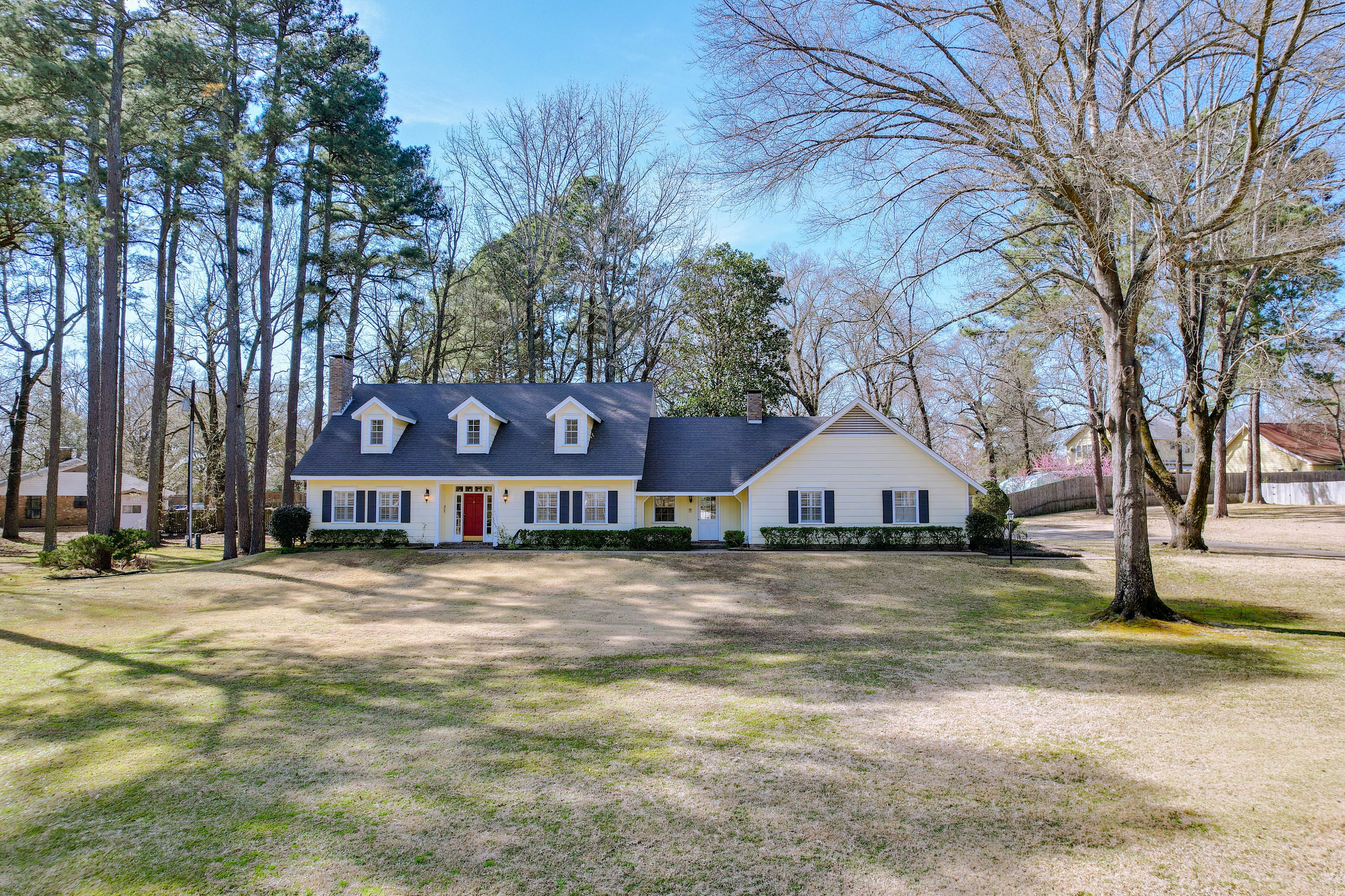 Texarkana Vacation Rental | 6BR | 4.5BA | 4,600 Sq Ft | Stairs Required