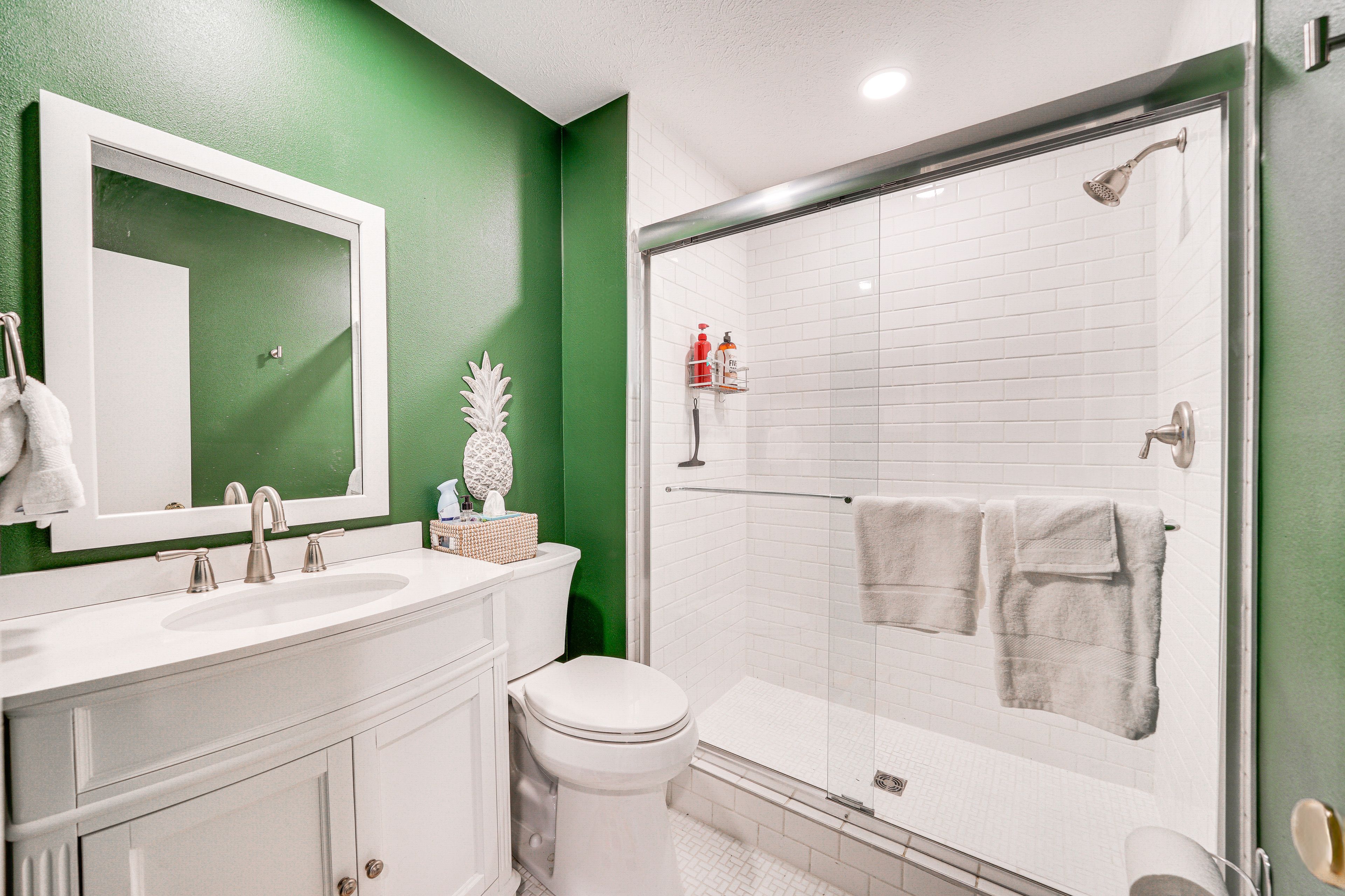 Full Bathroom | 2nd Floor