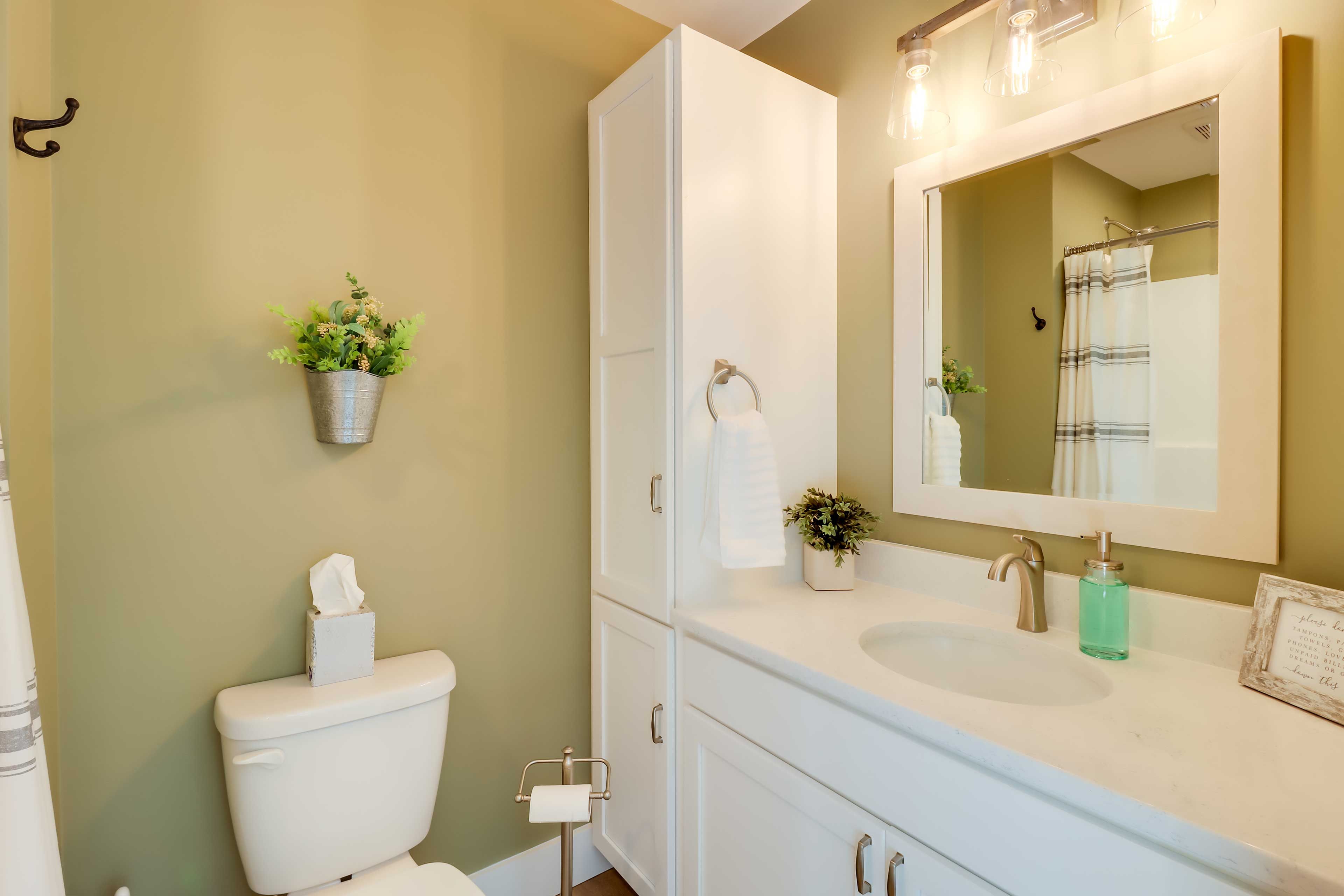 En-Suite Bathroom | Towels Provided