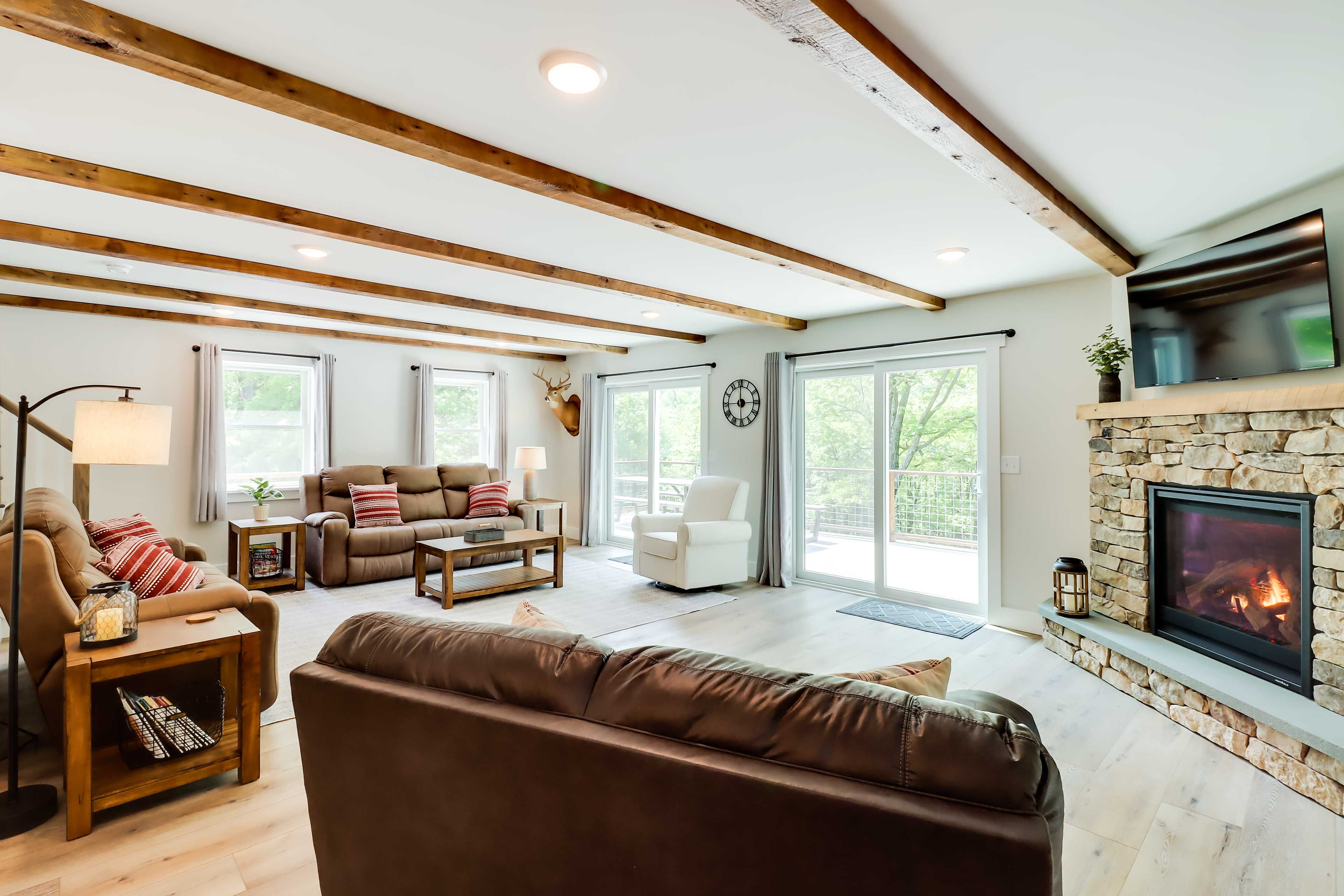 Living Room | Smart TV | Central Heating & A/C