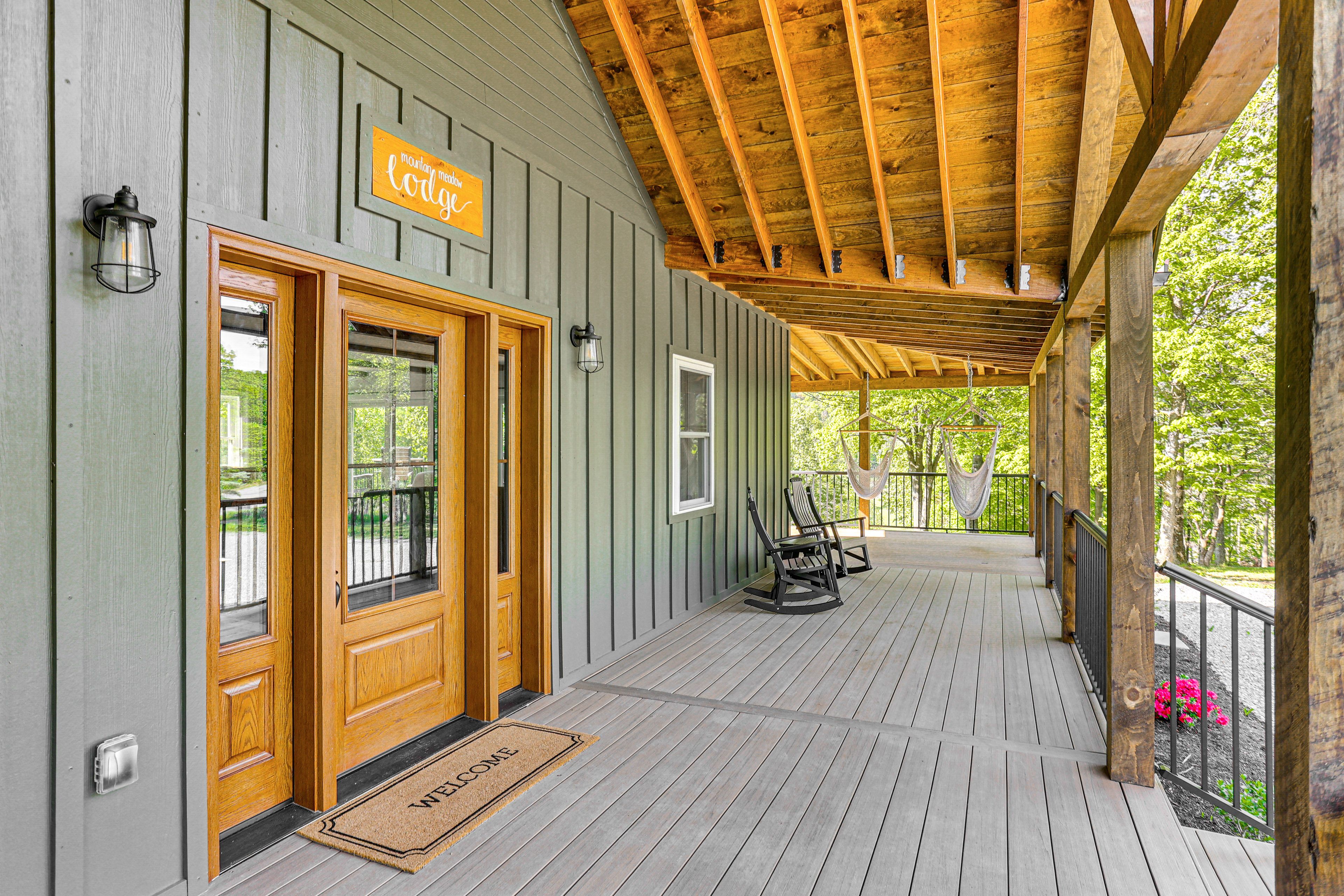 Wraparound Deck | Outdoor Dining Area