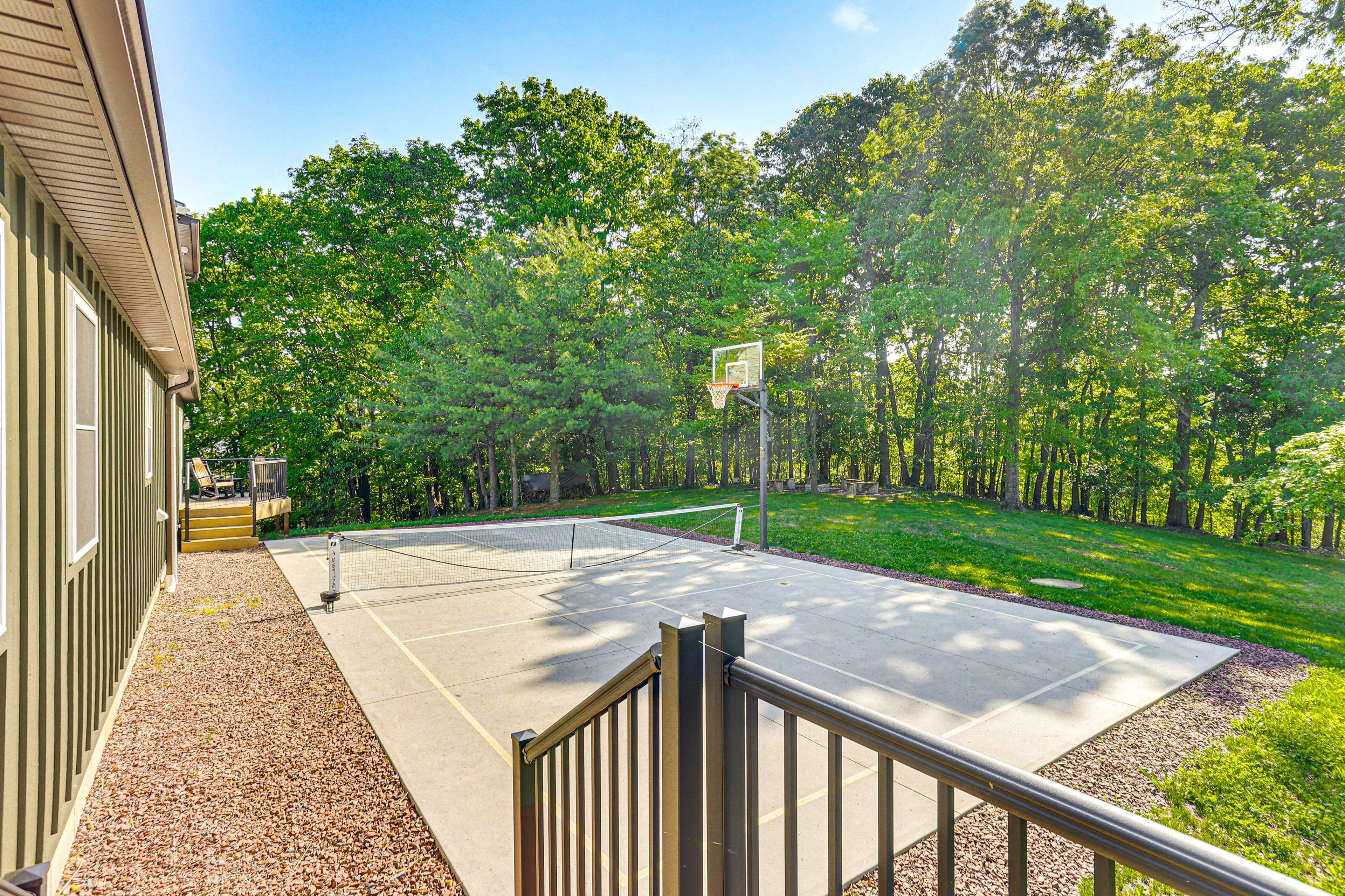 Basketball/Pickleball Court