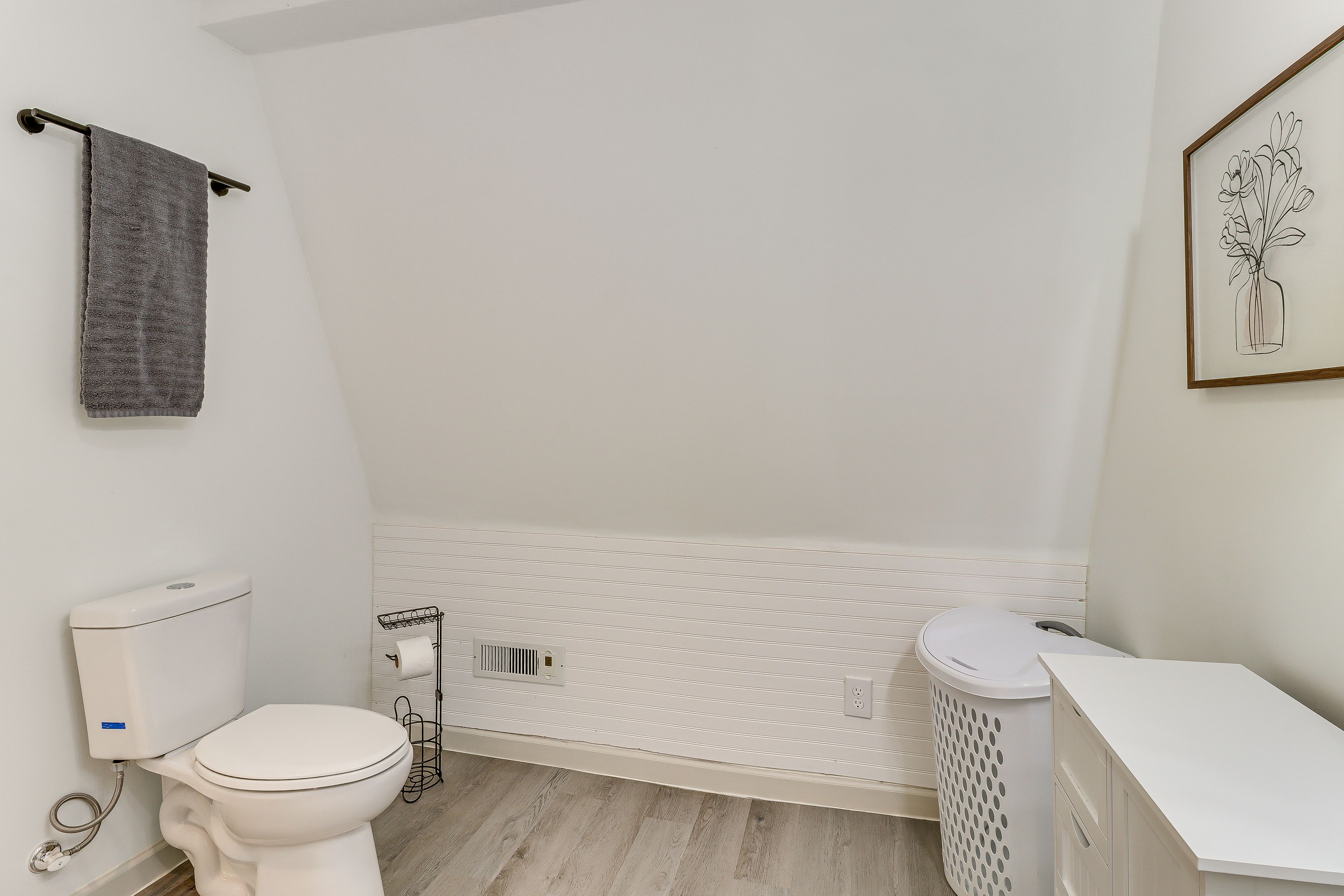 Full Bathroom | Towels Provided