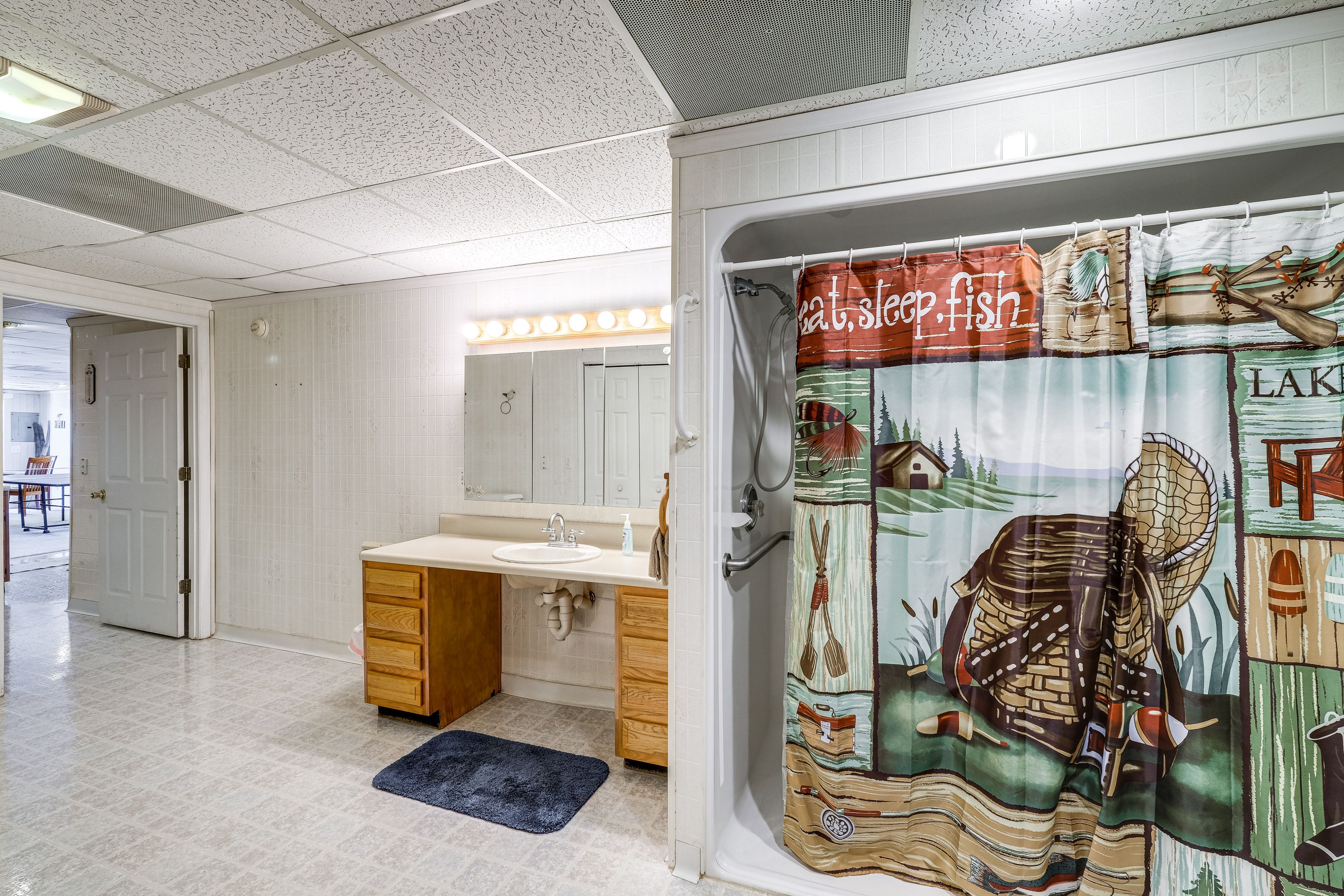 Full Bathroom | 1st Floor