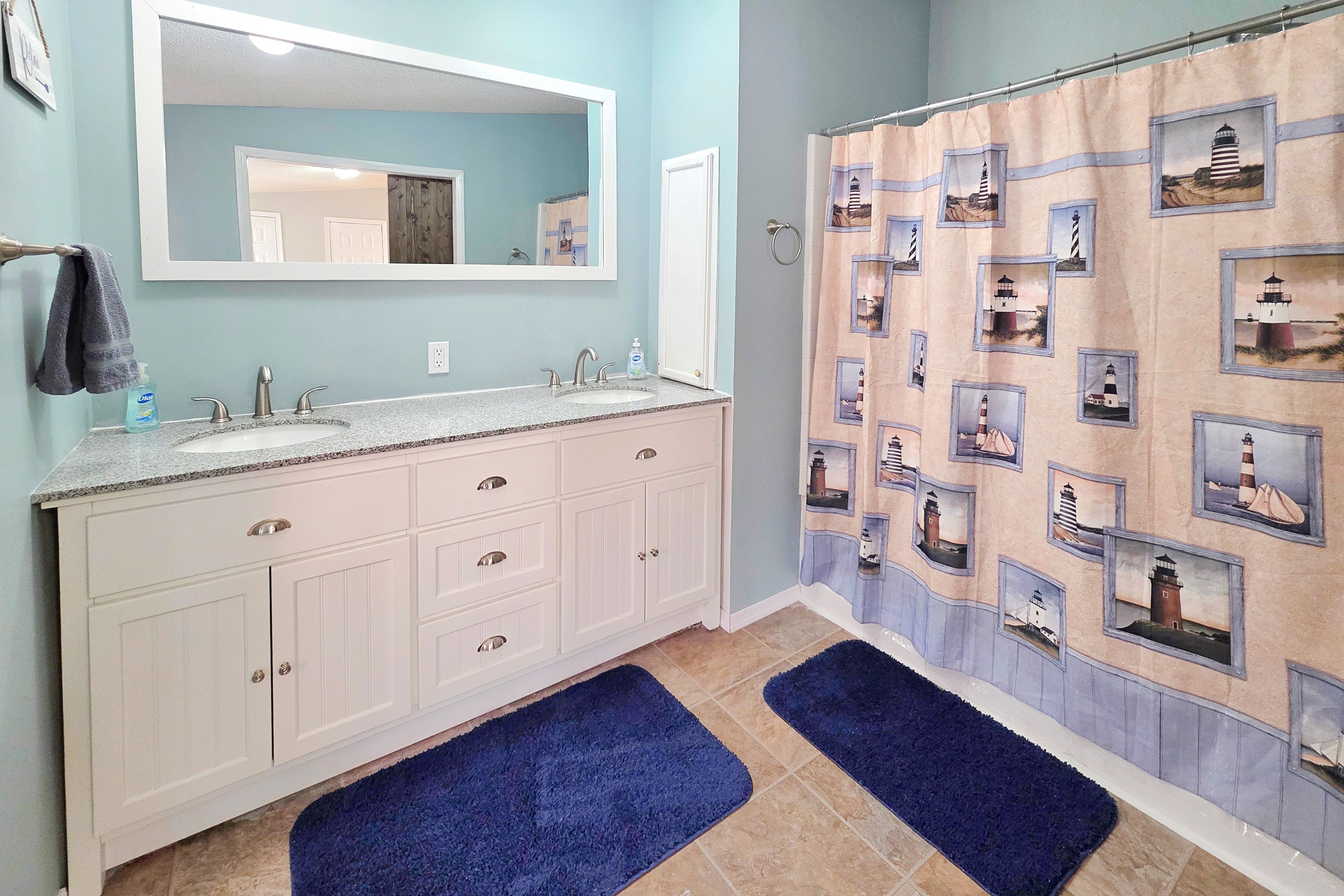 En-Suite Bathroom | 2nd Floor