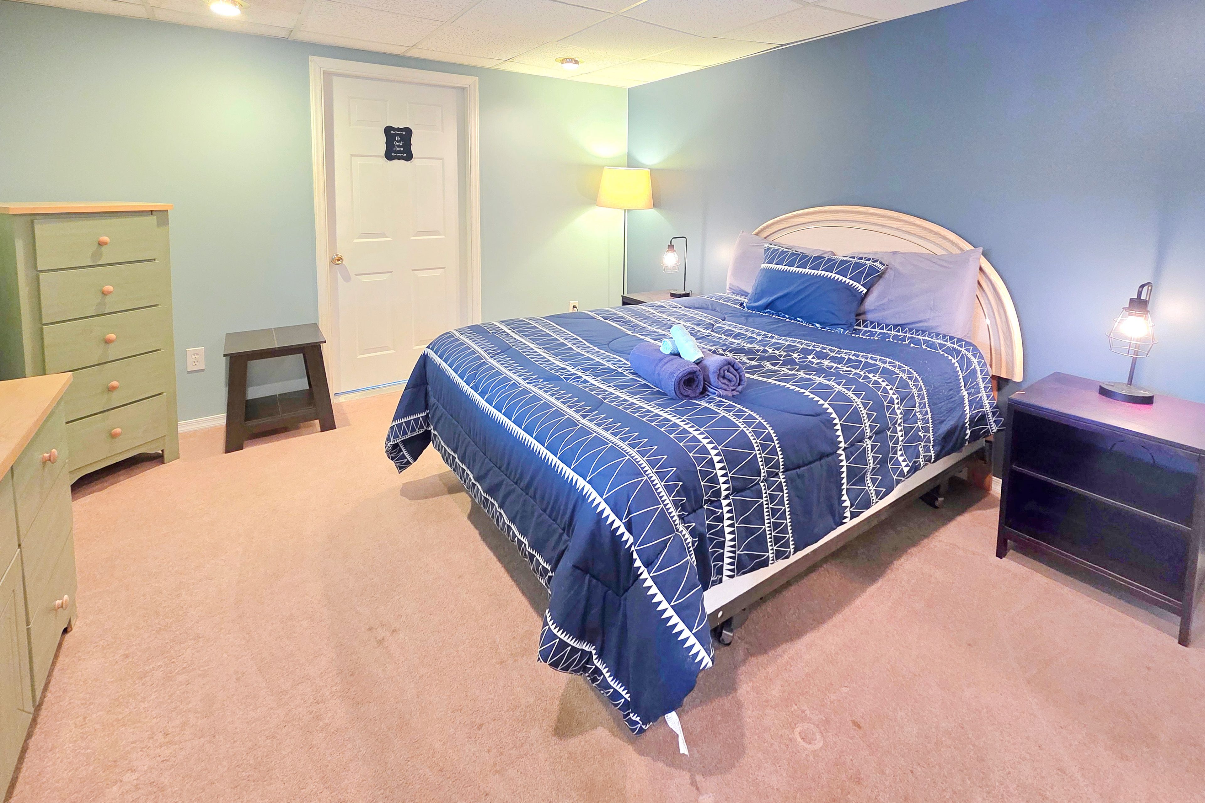 Bedroom 4 | 1st Floor | Queen Bed