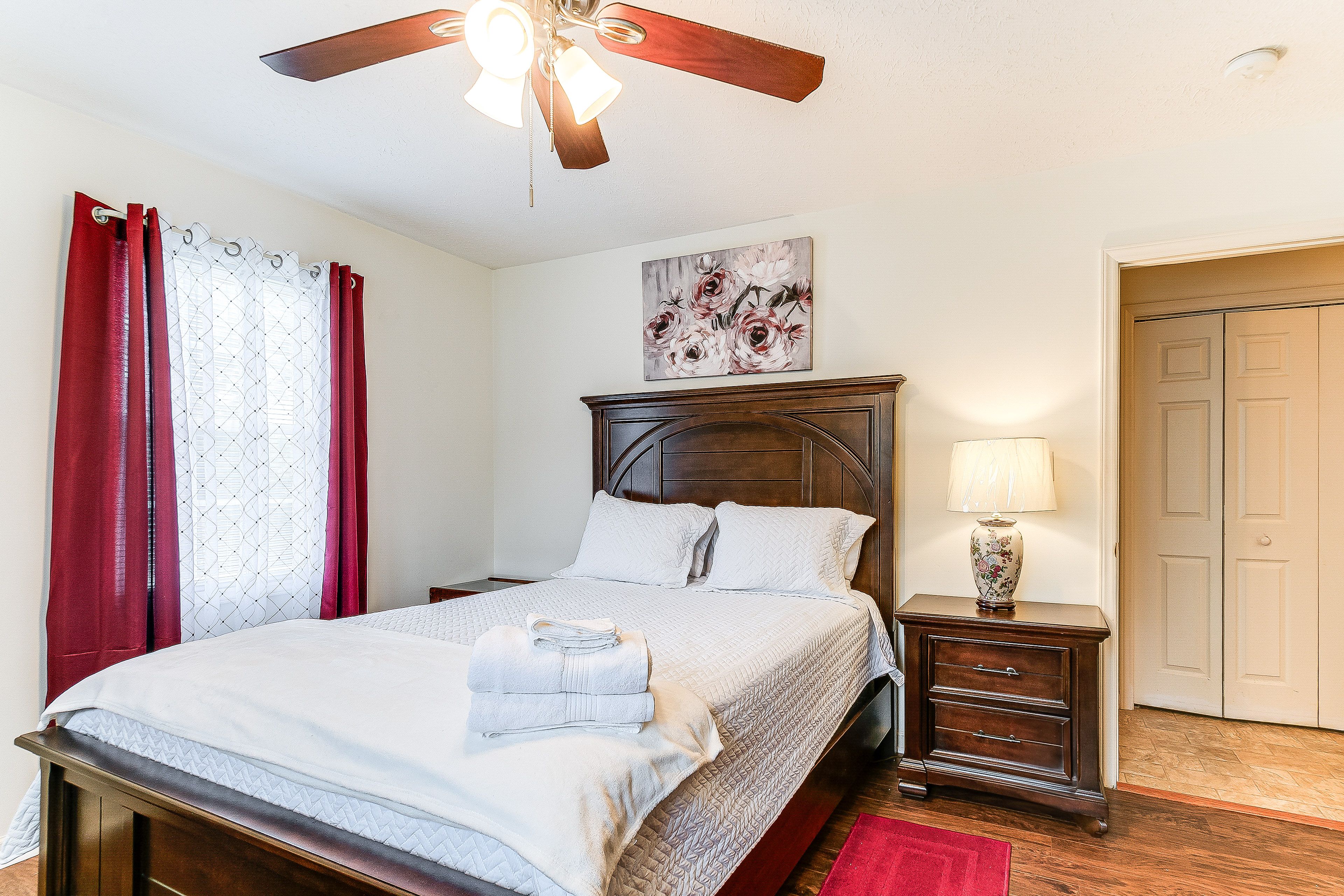 Bedroom 1 | Queen Bed | En-Suite Bathroom