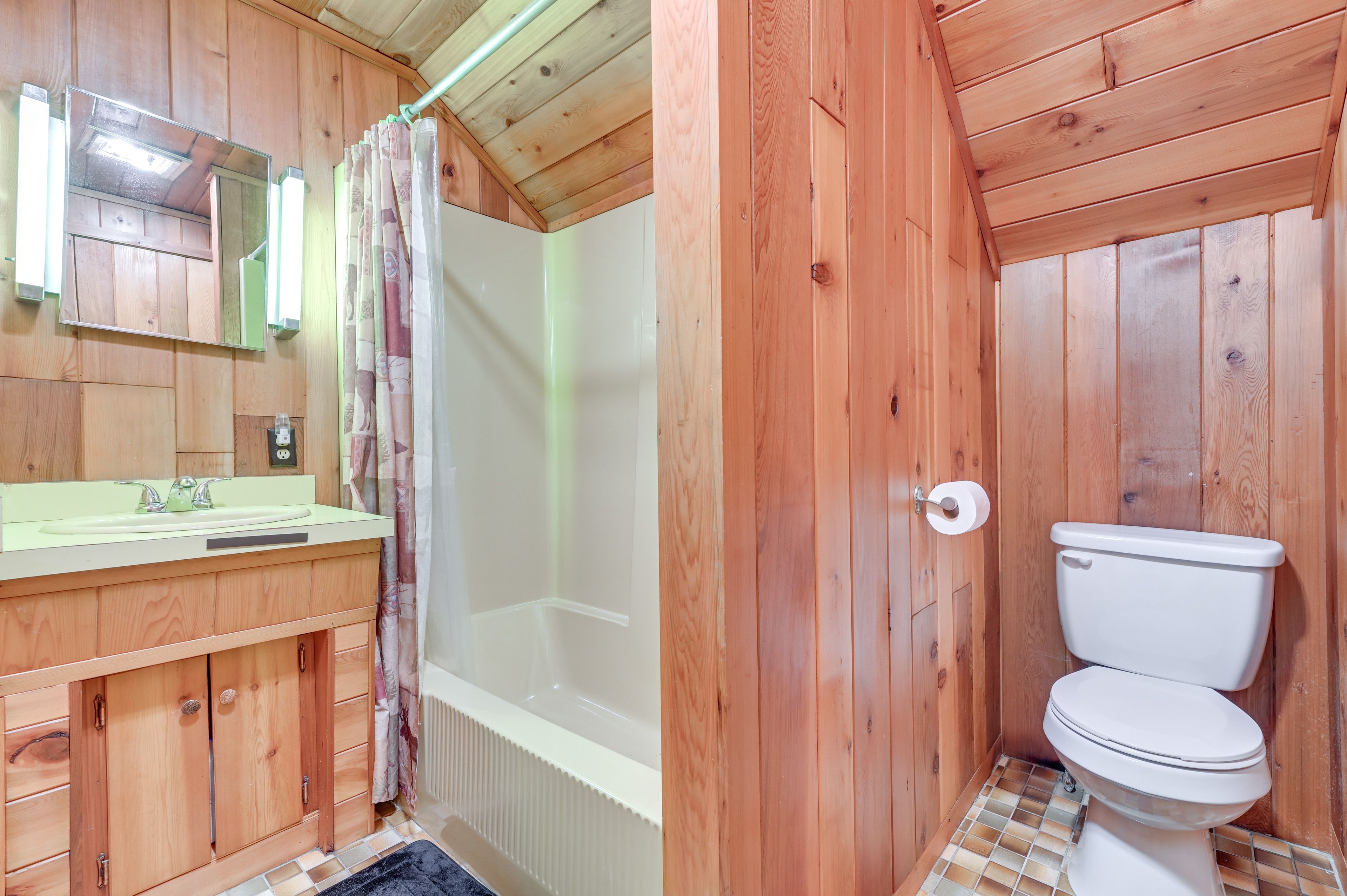 Full Bath | Towels | Hair Dryer | 2nd Floor
