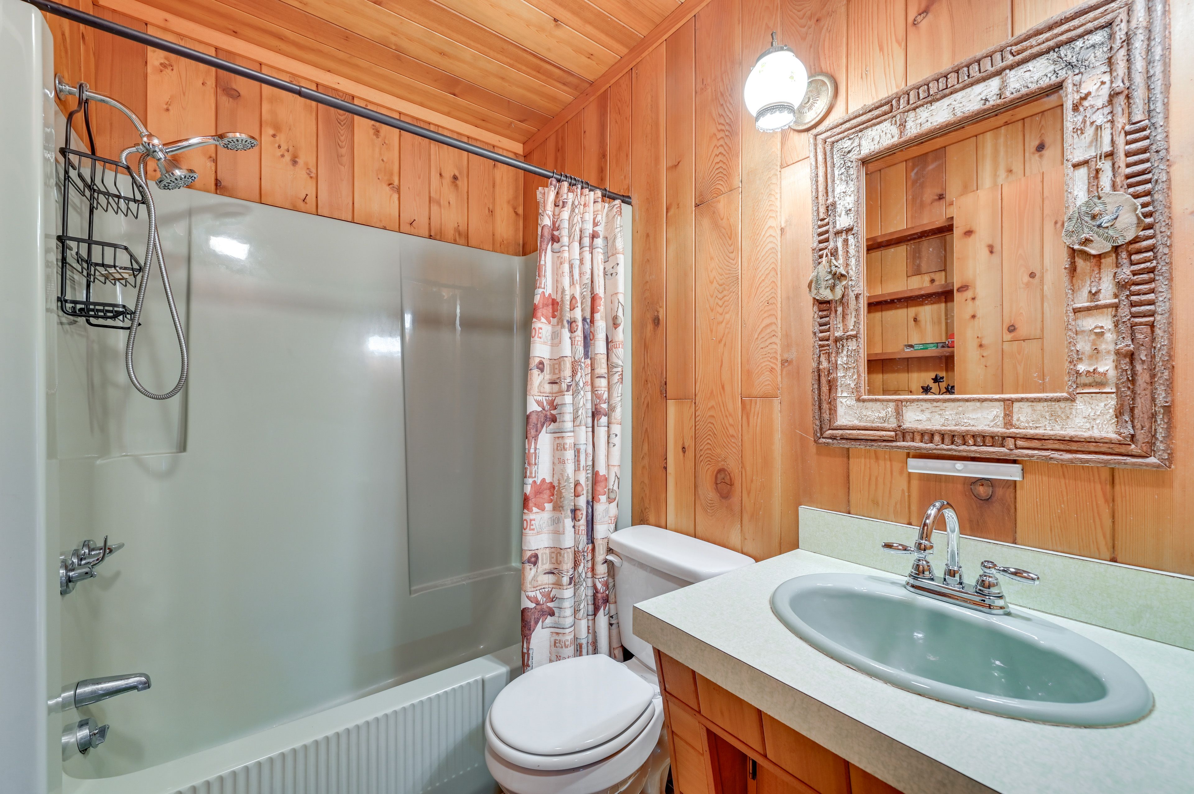 Full Bath | 1st Floor