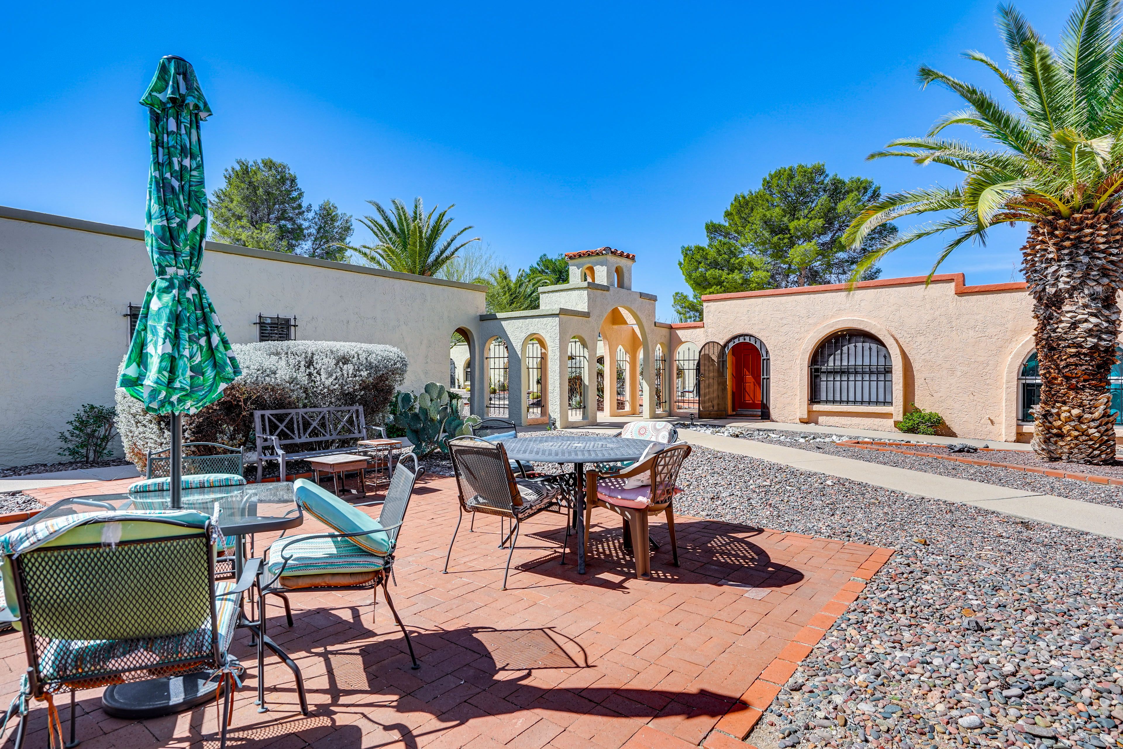 Community Patio | Outdoor Dining Areas