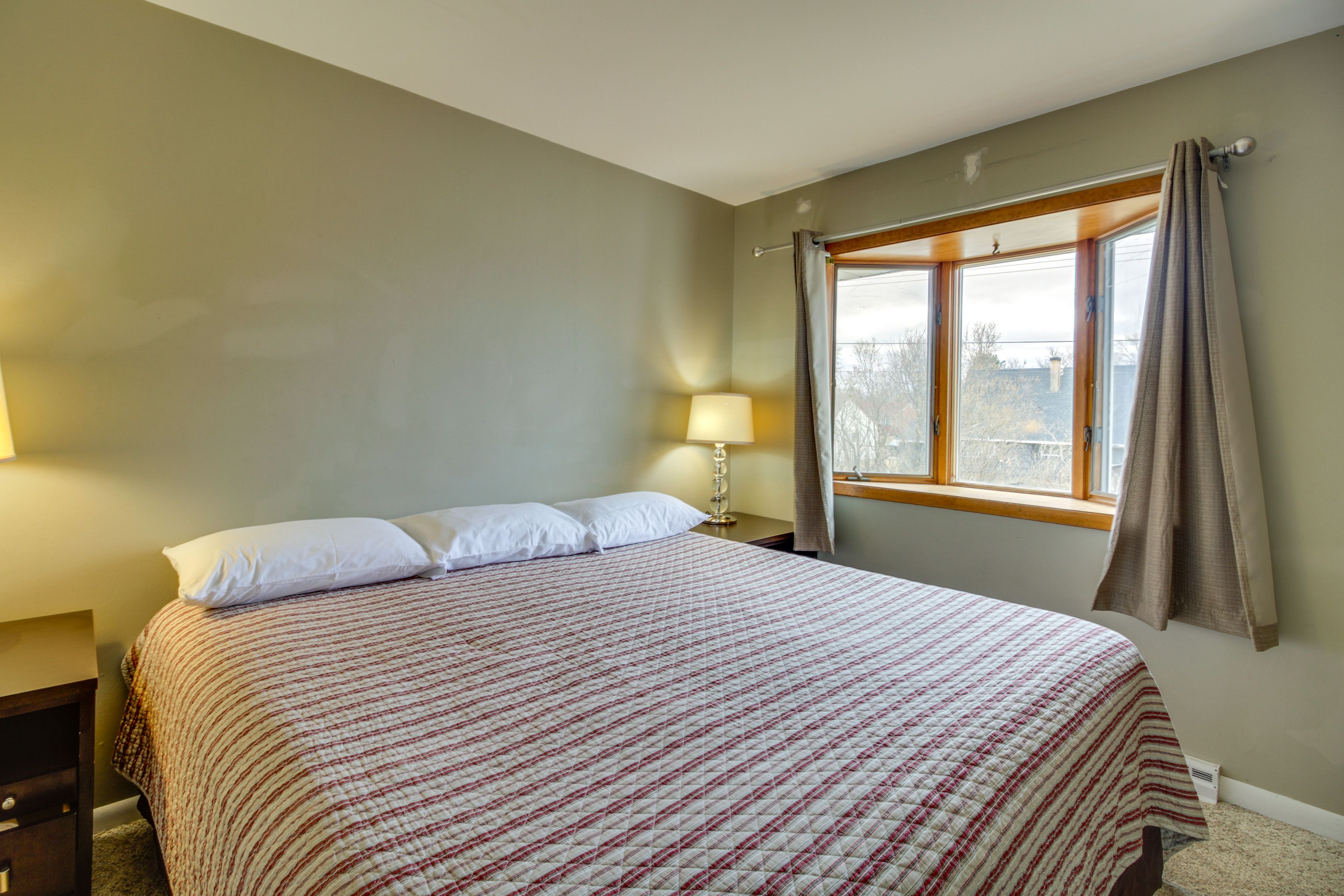 Bedroom 2 | 2nd Floor | King Bed | Smart TV