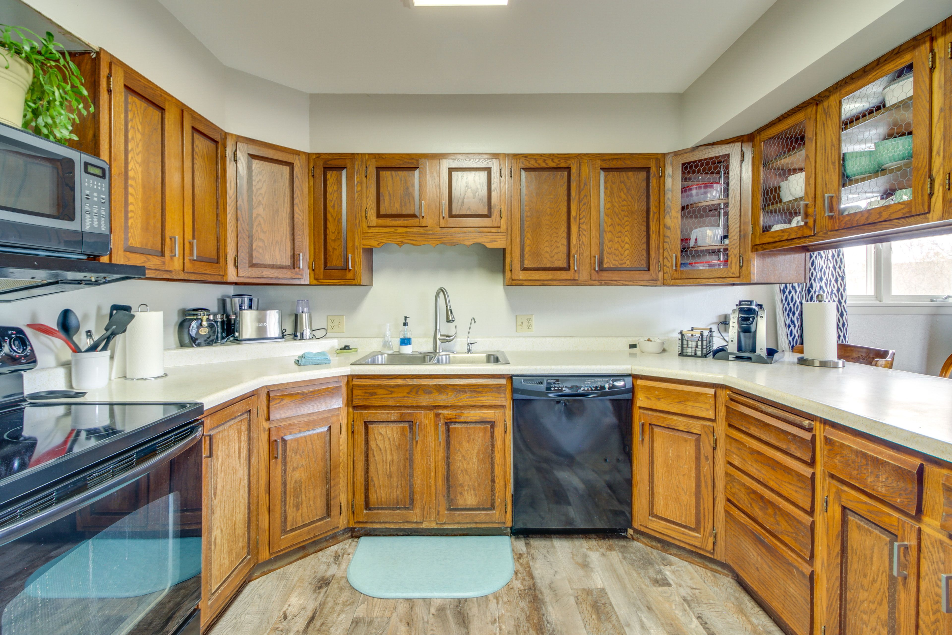 Kitchen | 2nd Floor | Refrigerator | Breakfast Bar | Cooking Basics