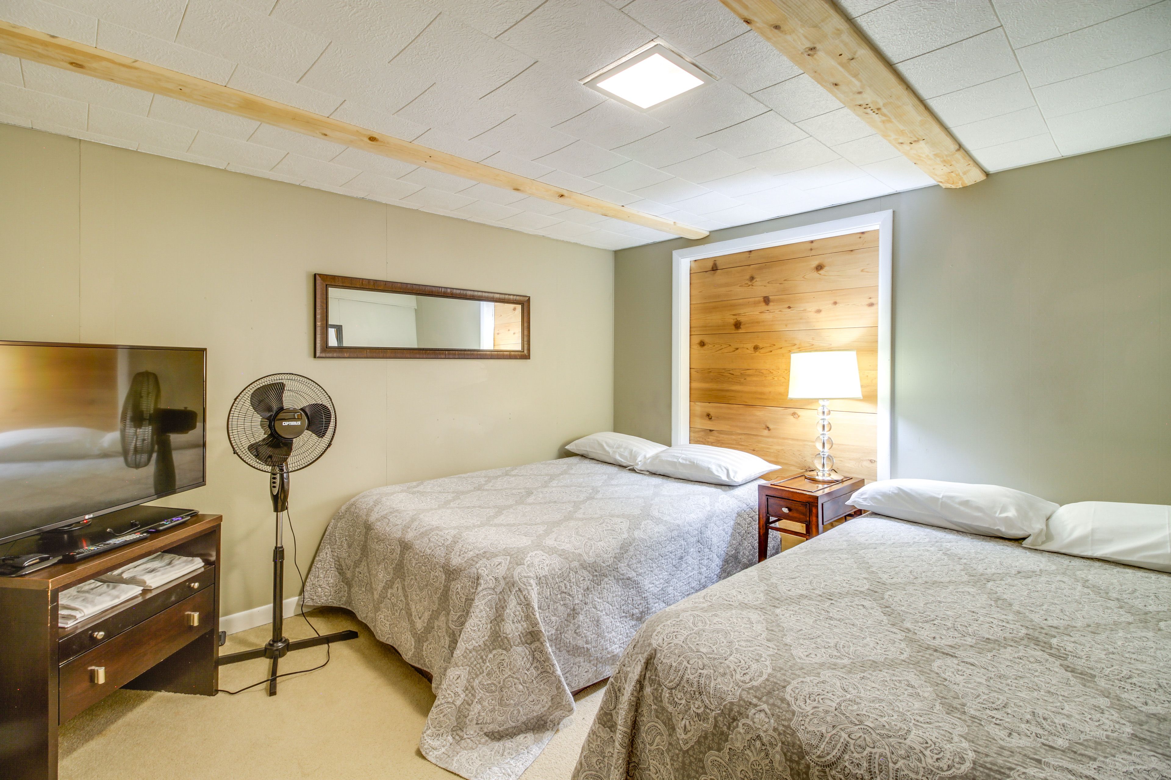 Sleeping Nook | 1st Floor | 2 Full Beds | Smart TV
