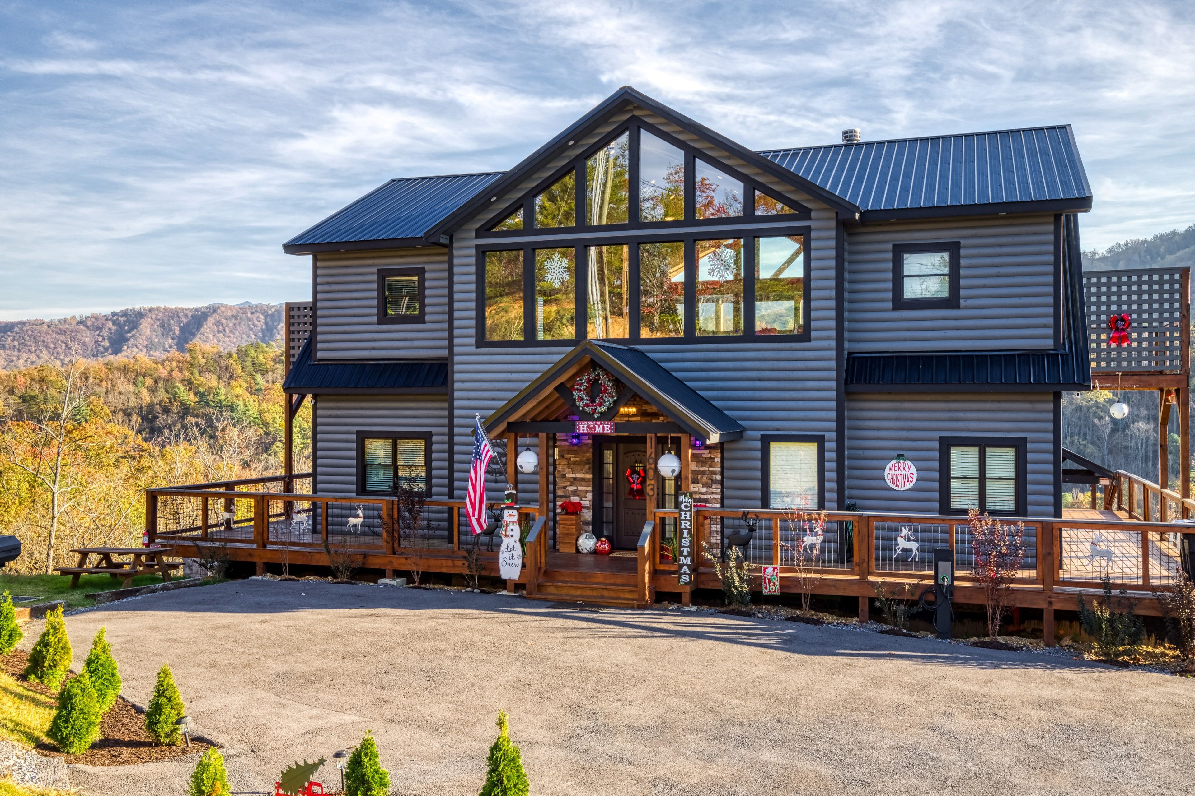 Parking | Driveway (7 Vehicles)