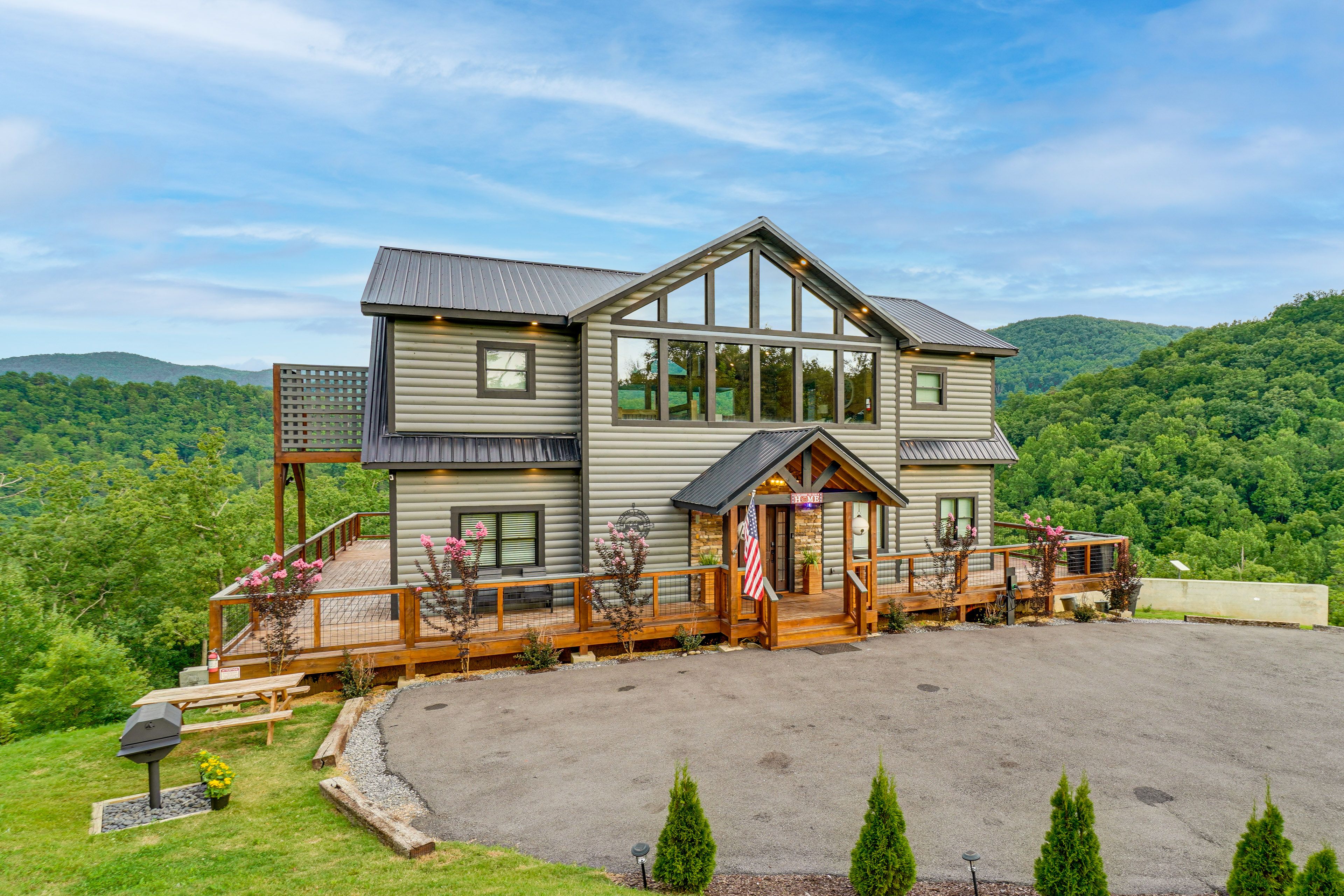 Parking | Driveway (7 Vehicles)