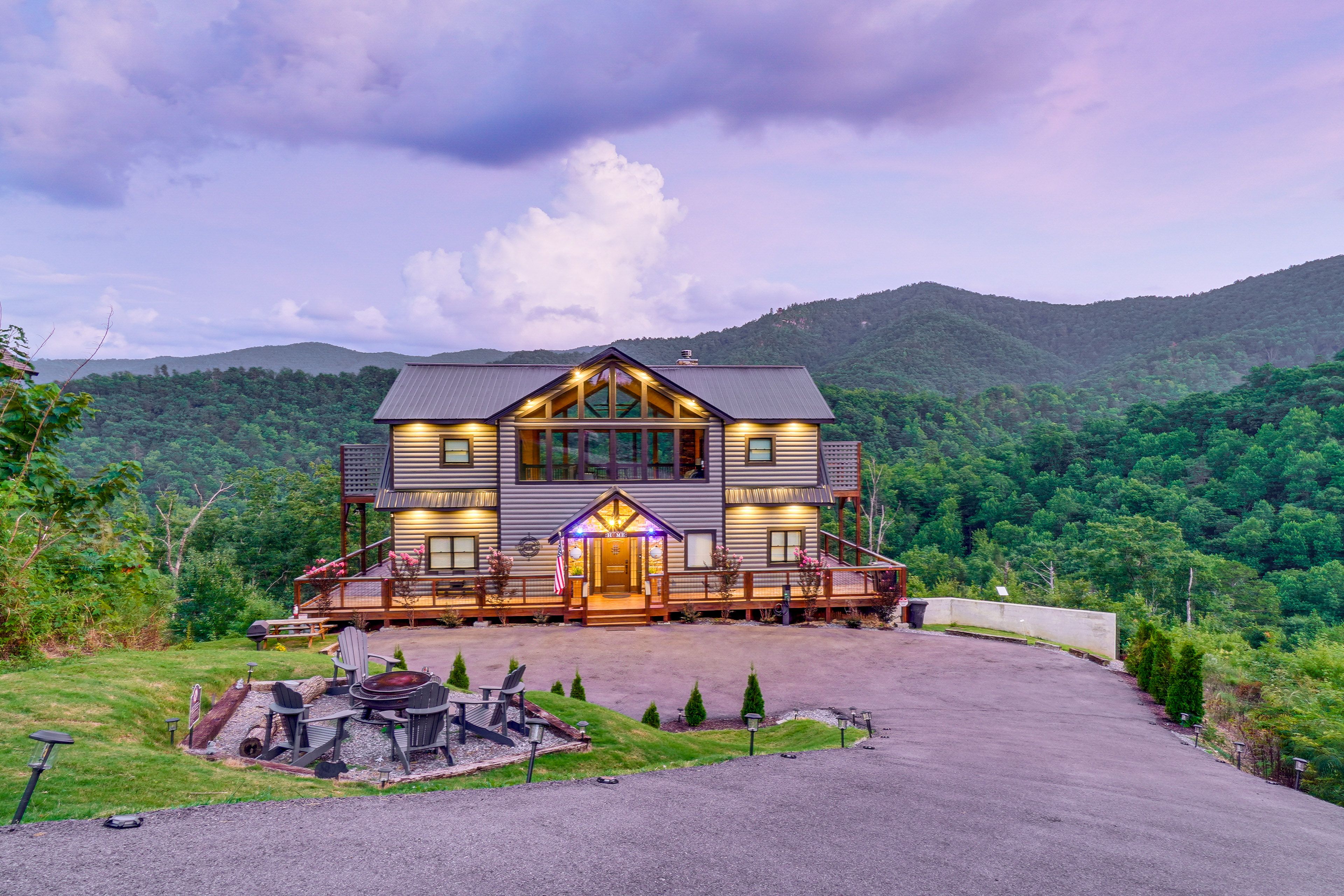 Sevierville Vacation Rental | 5BR | 4.5BA | 4,120 Sq Ft | Stairs to Access