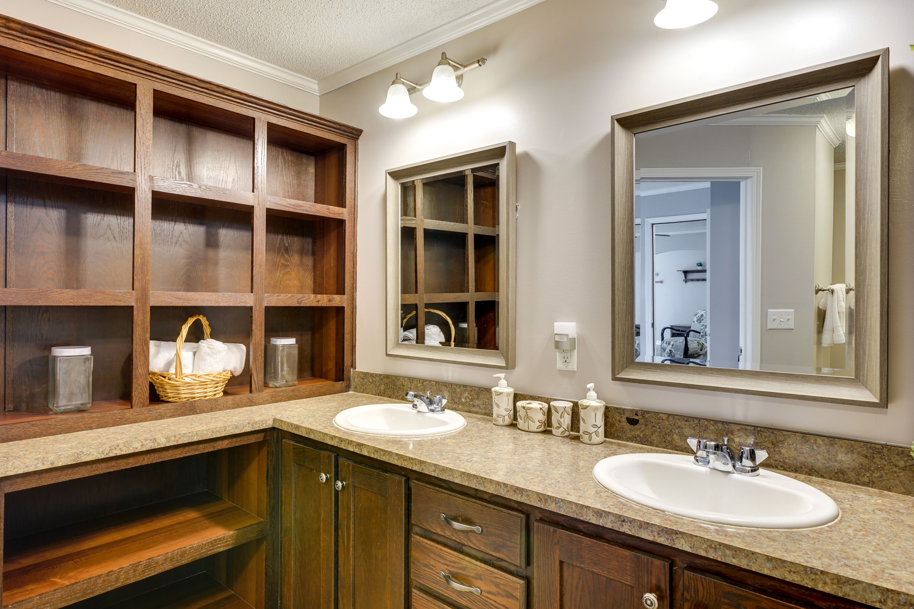 En-Suite Bathroom | Towels Provided | Complimentary Toiletries