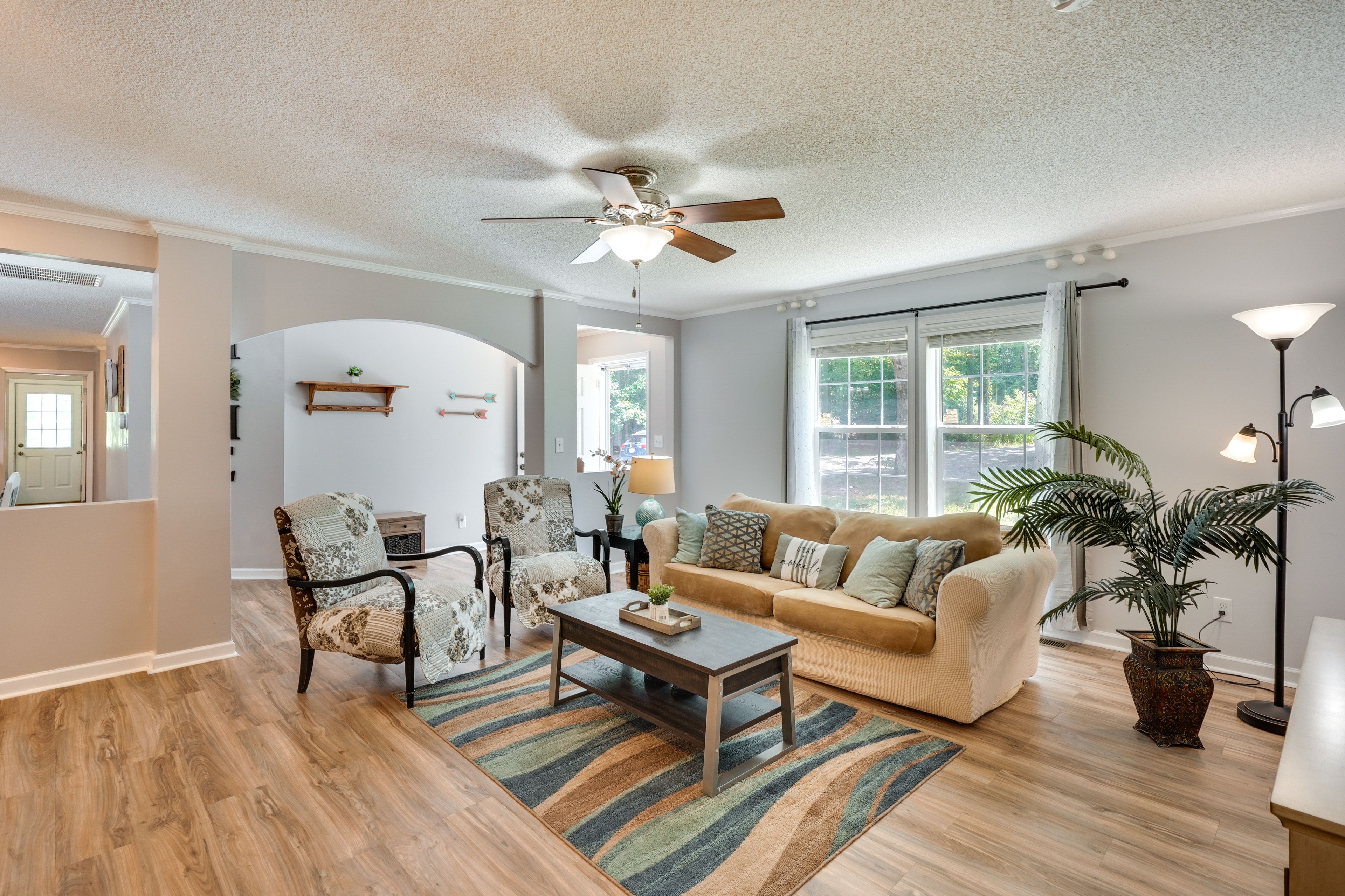 Living Room | Free WiFi | Smart TV
