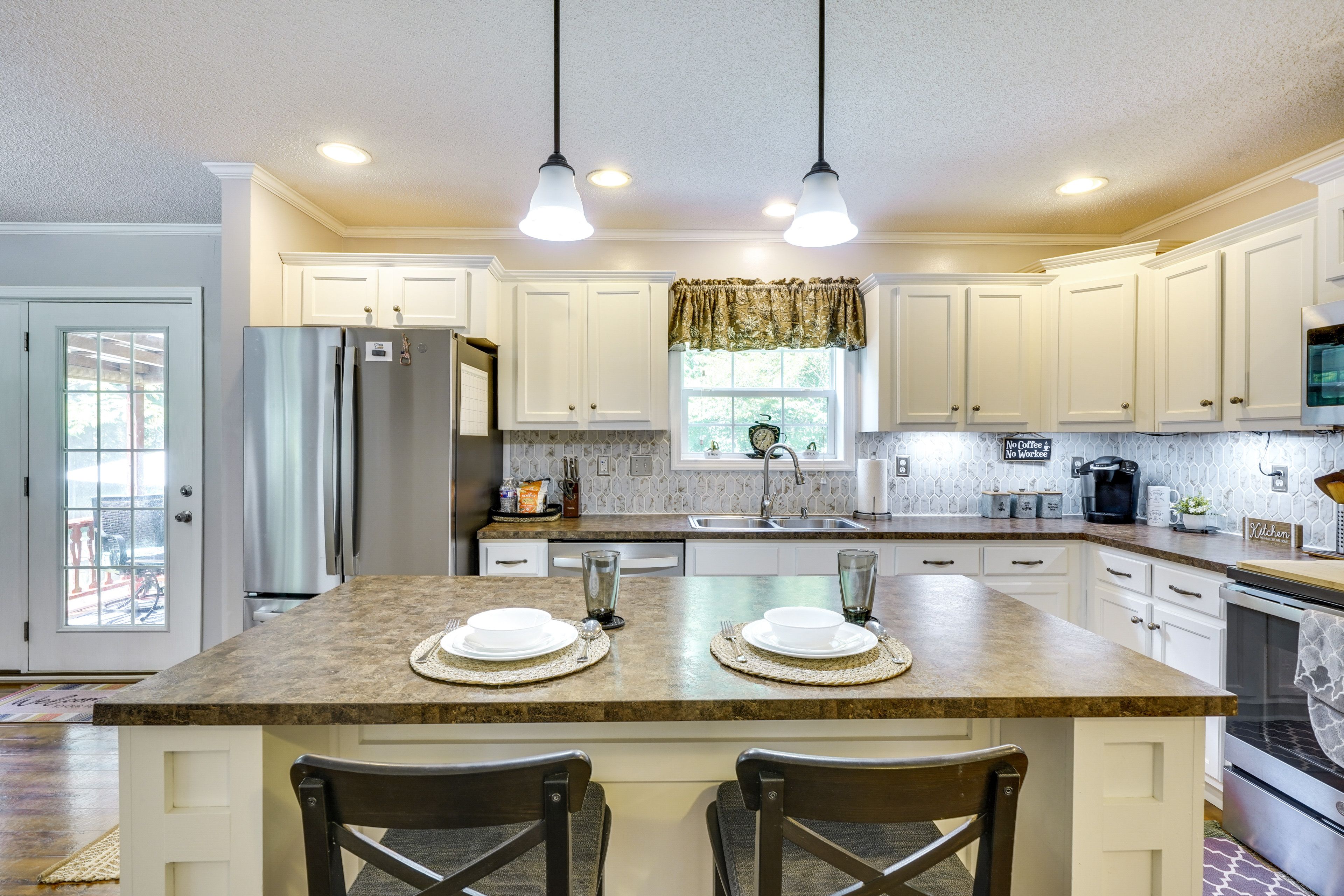 Kitchen | Cooking Basics | Coffee Maker | Paper Towels/Trash Bags Provided