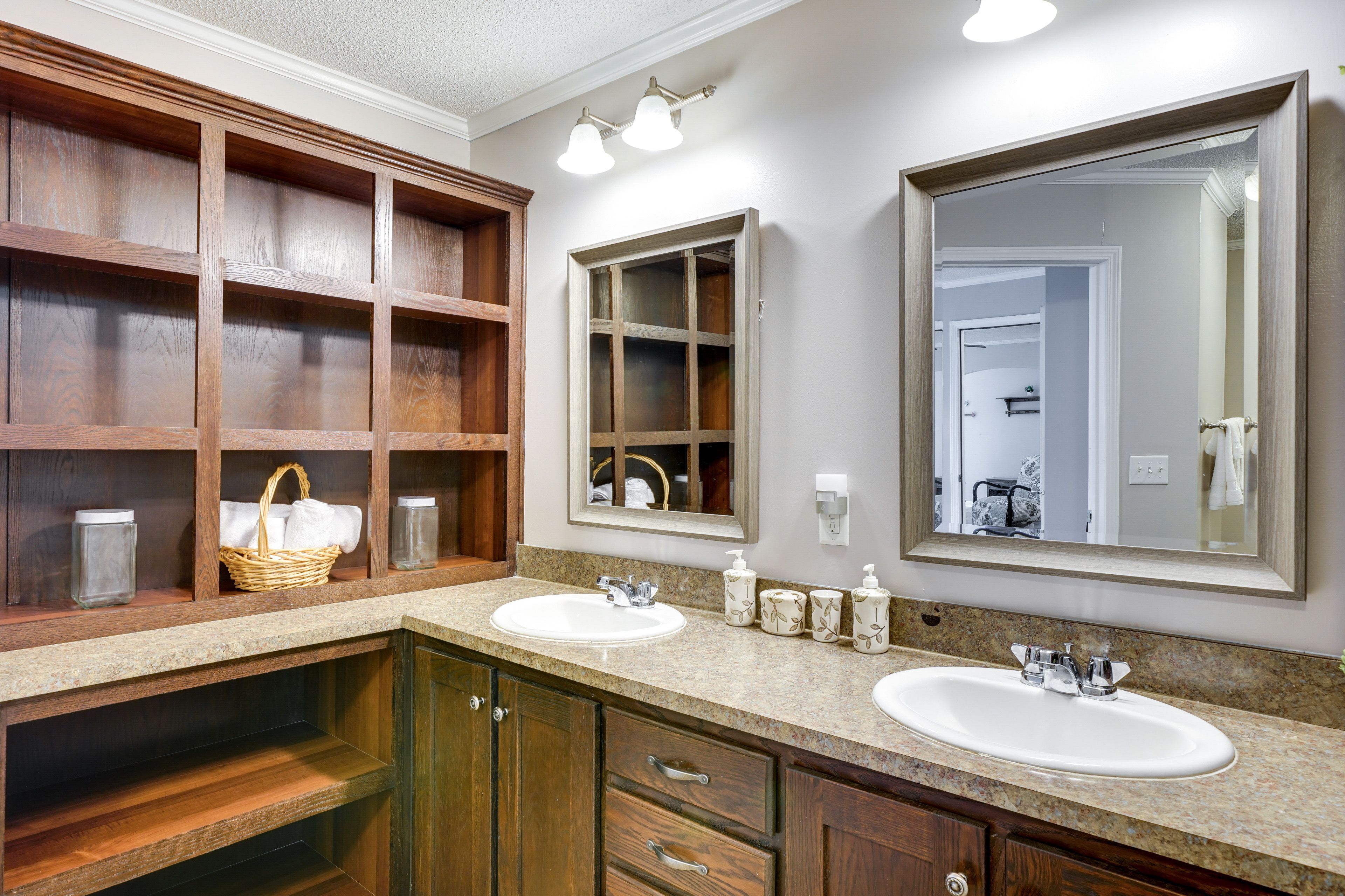 En-Suite Bathroom | Towels Provided | Complimentary Toiletries