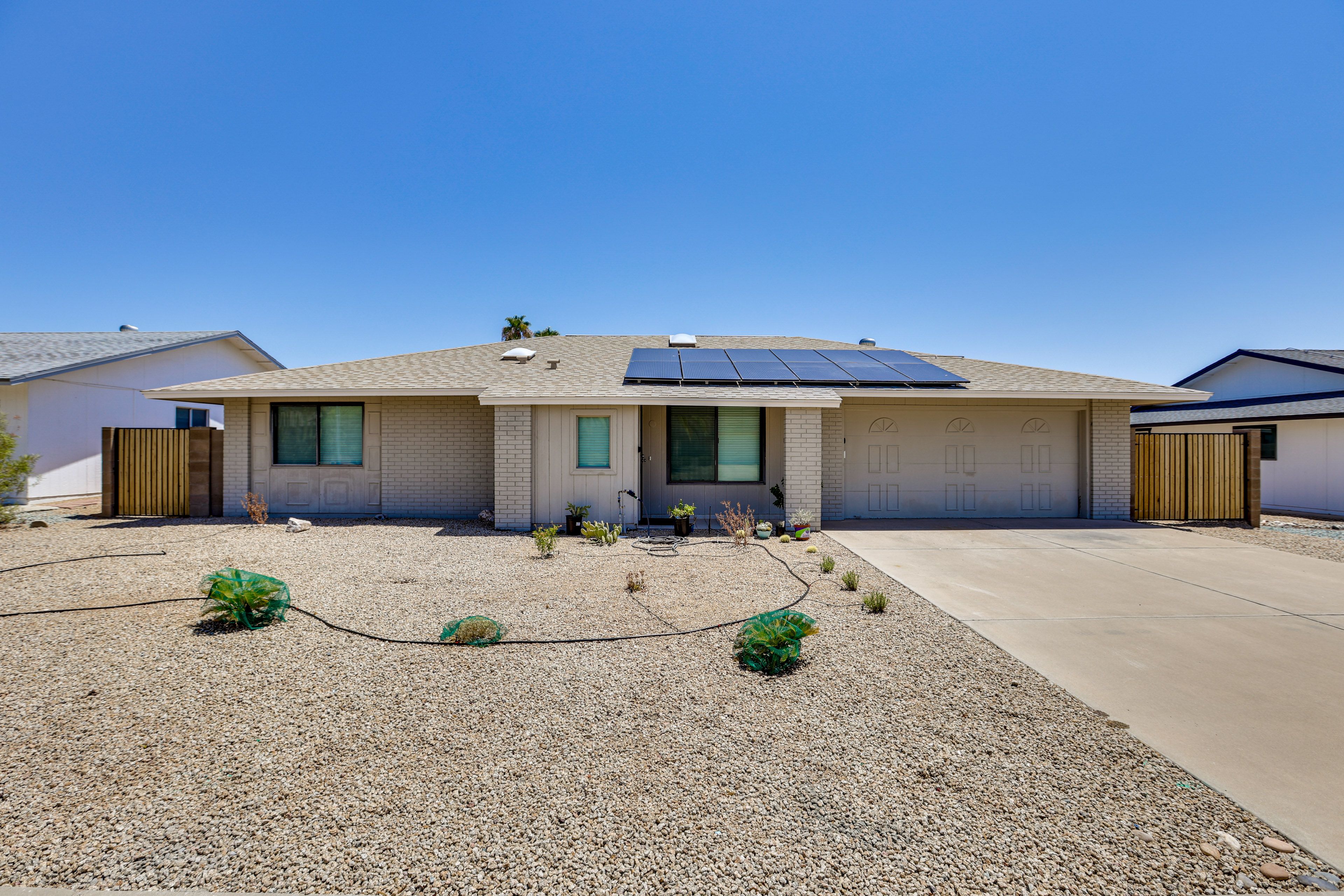 Exterior | Driveway (4 Vehicles)