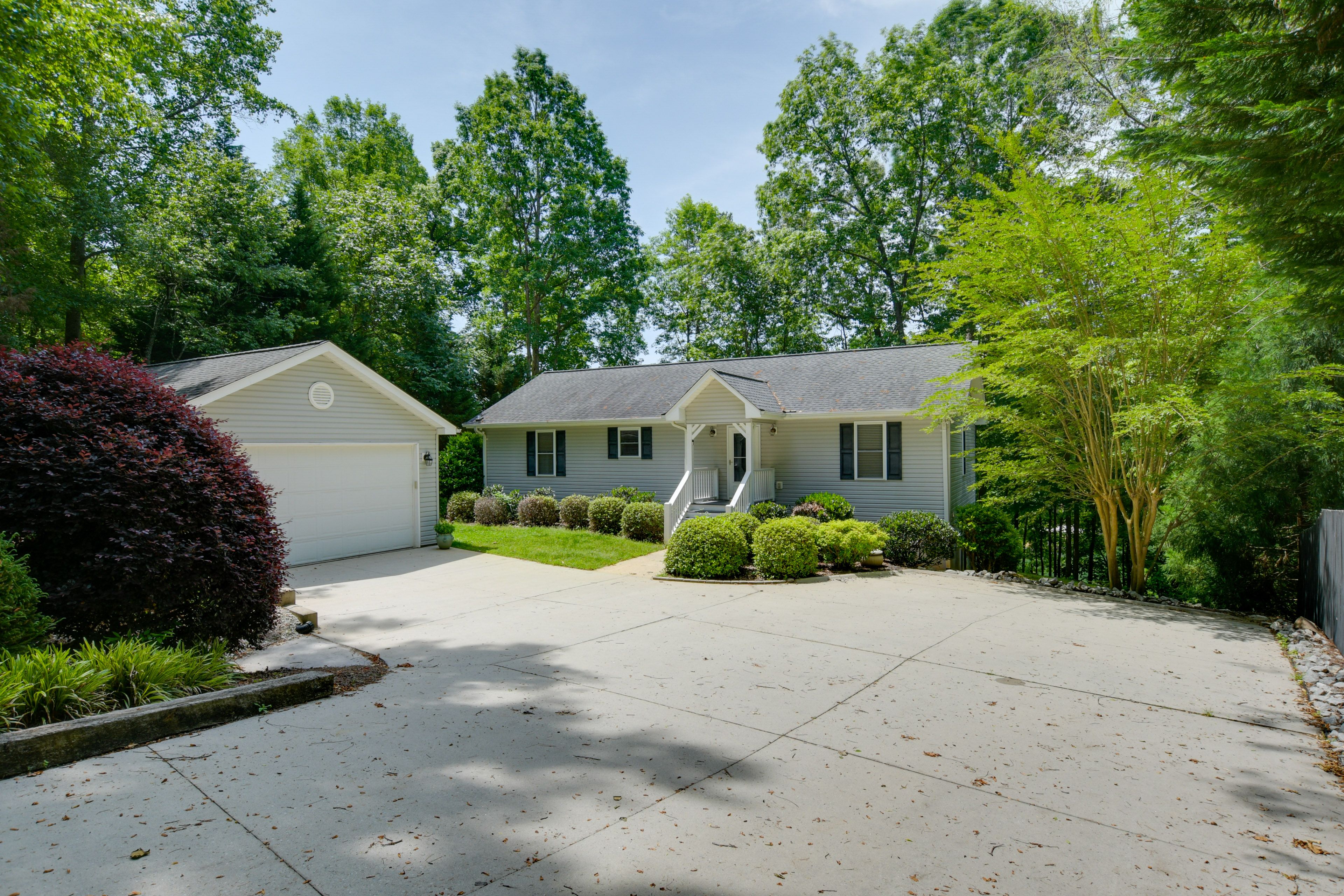 Exterior | Driveway Parking (6 Vehicles)