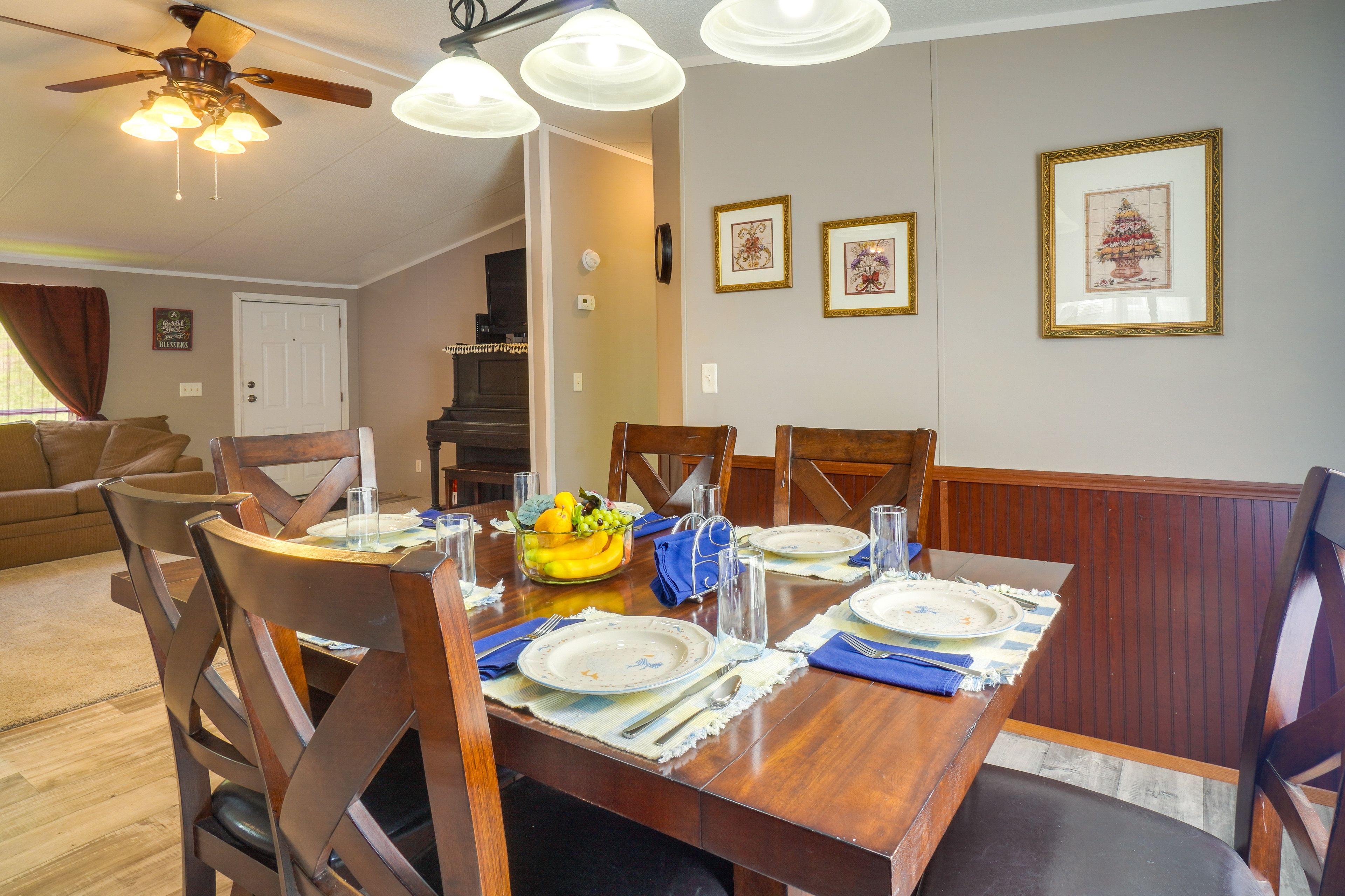 Dining Area | Dishware & Flatware Provided | Central A/C & Heating