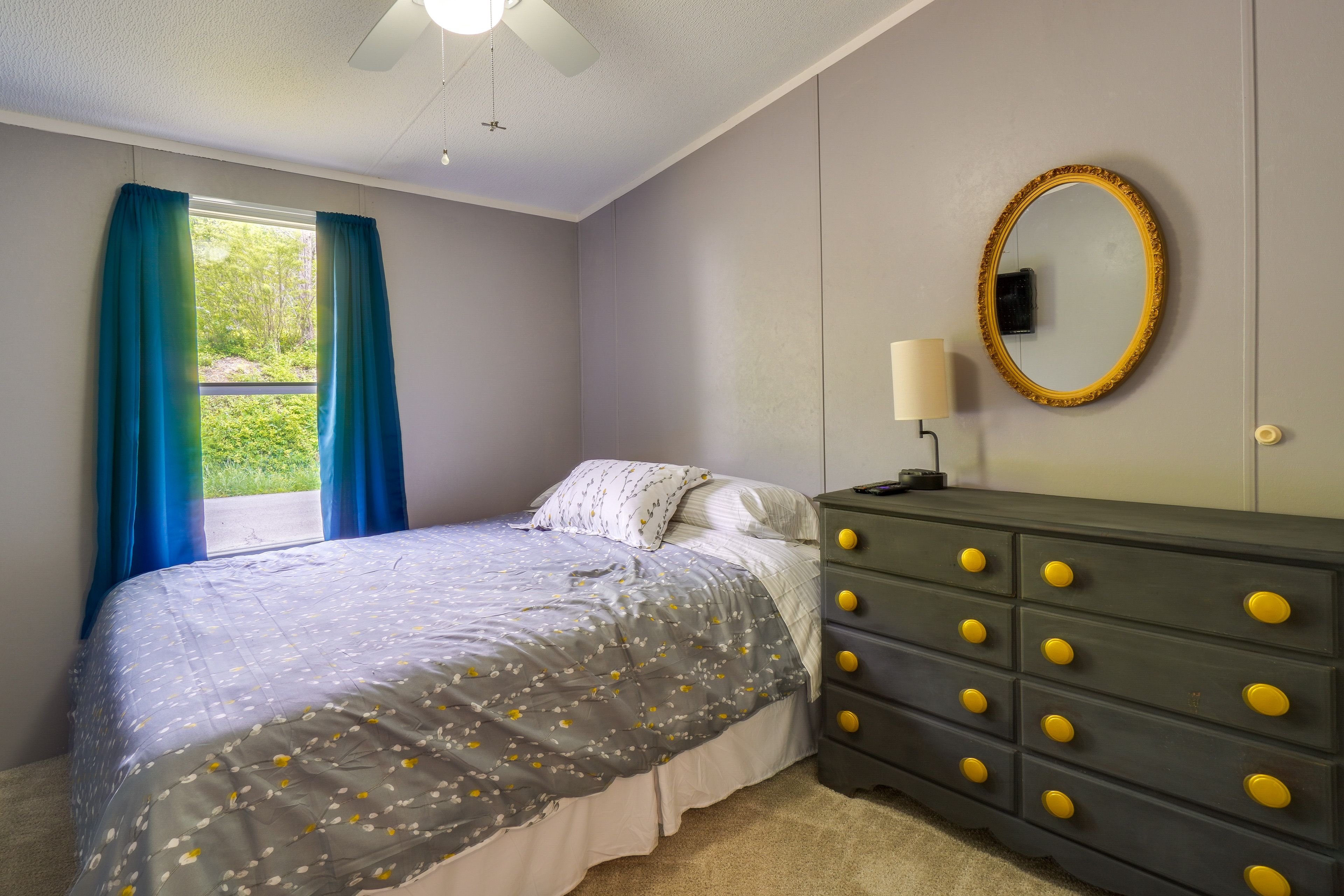 Bedroom 2 | Queen Bed
