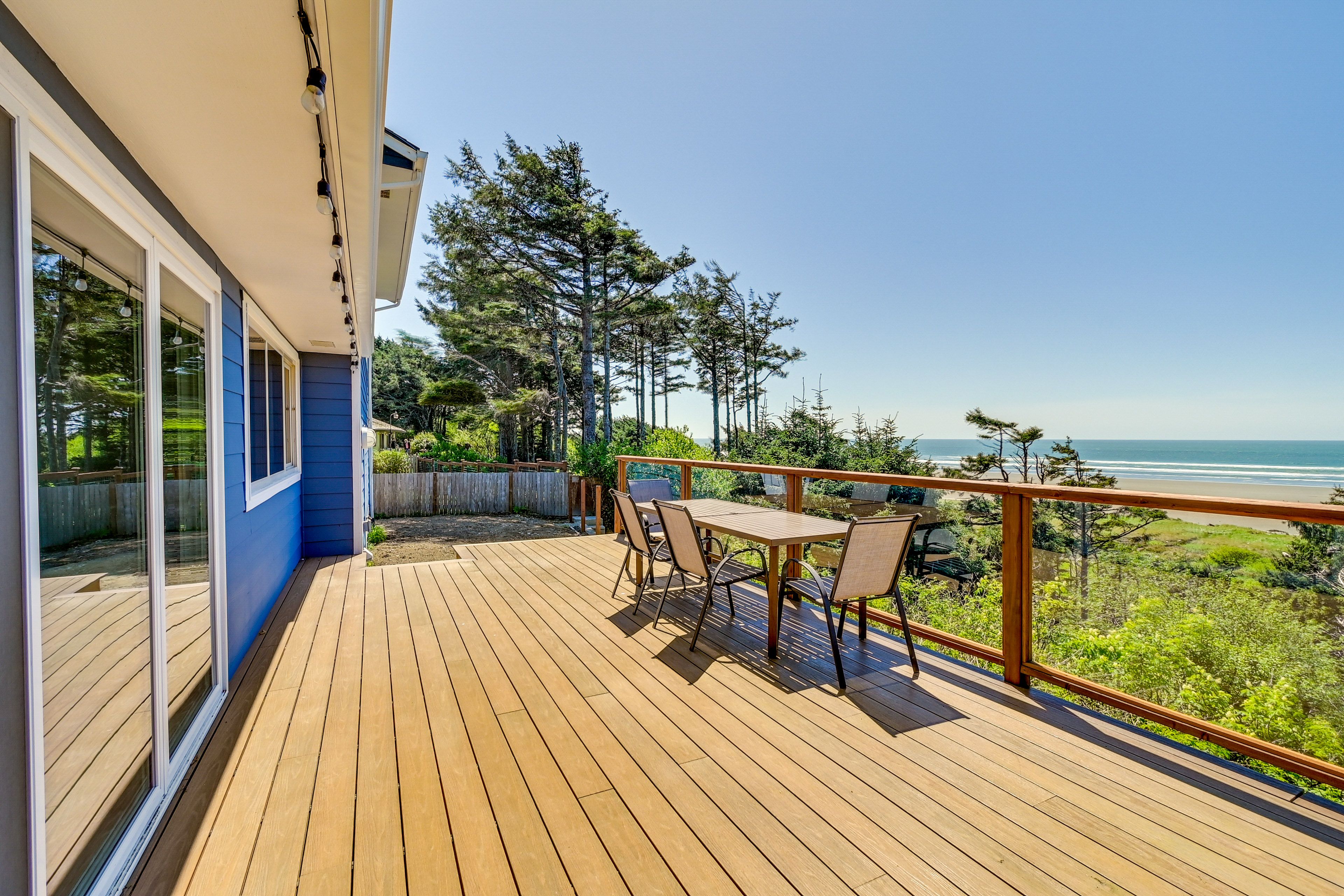 Deck | Outdoor Dining Area