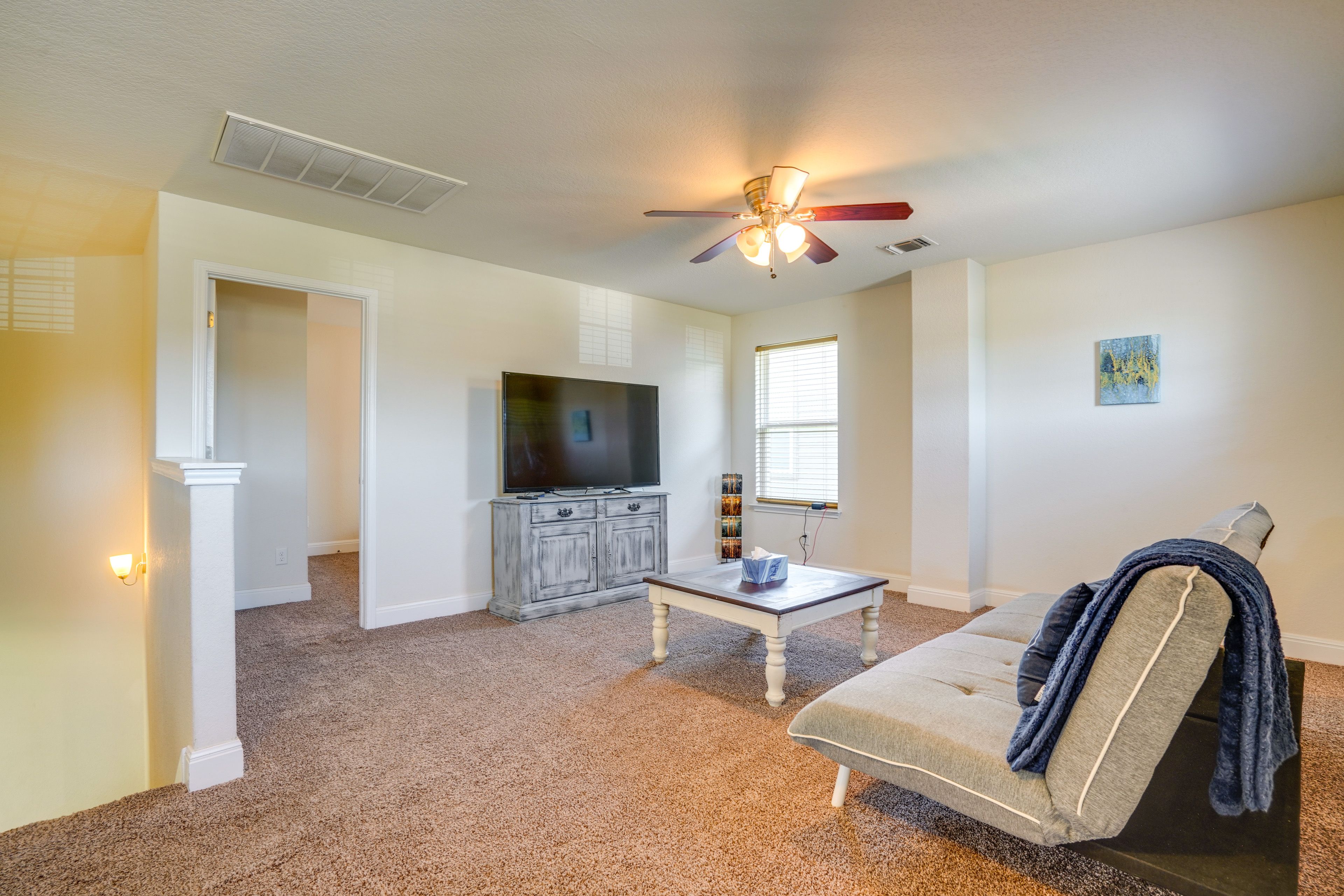 Loft | Futon | Smart TV