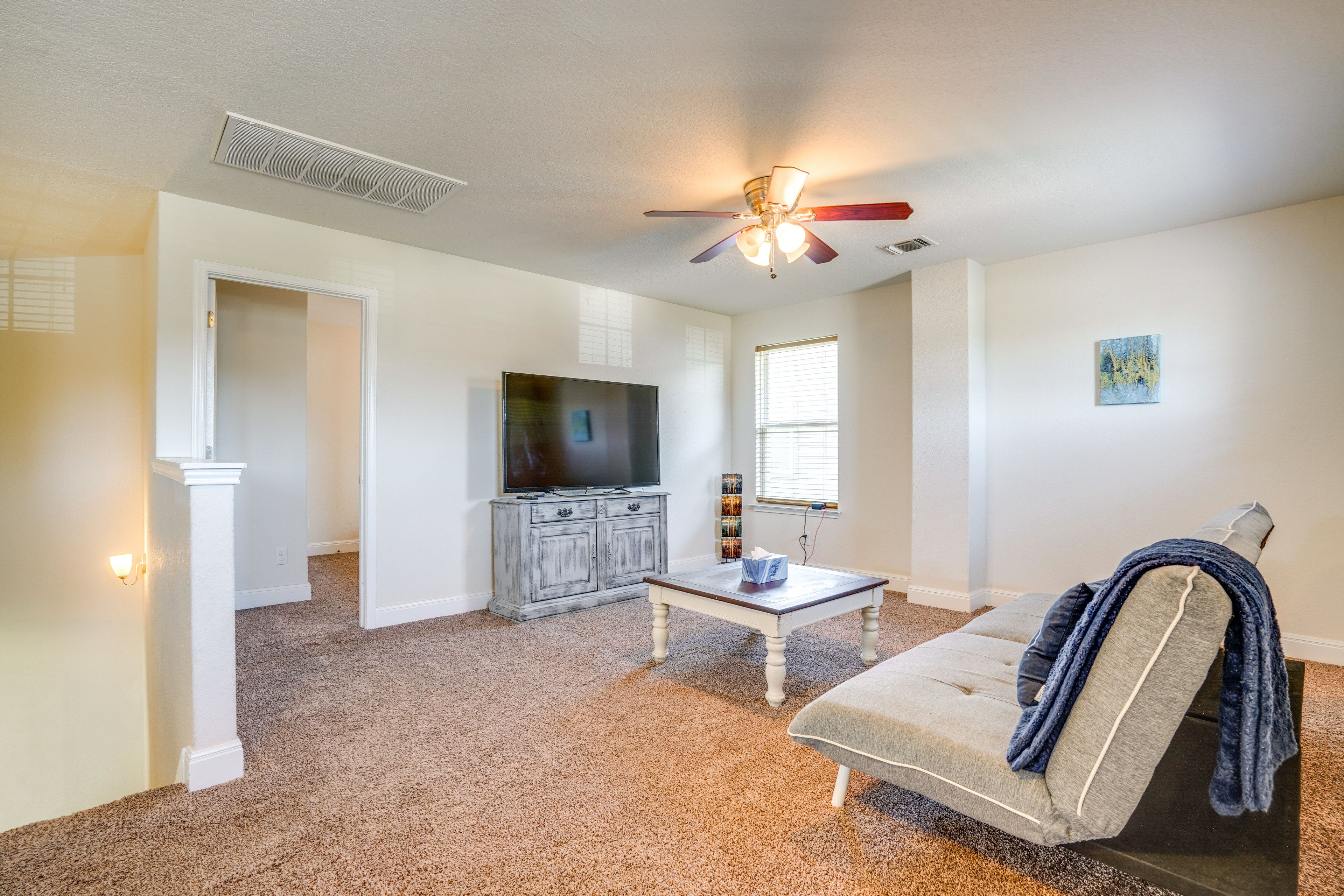 Loft | Futon | Smart TV