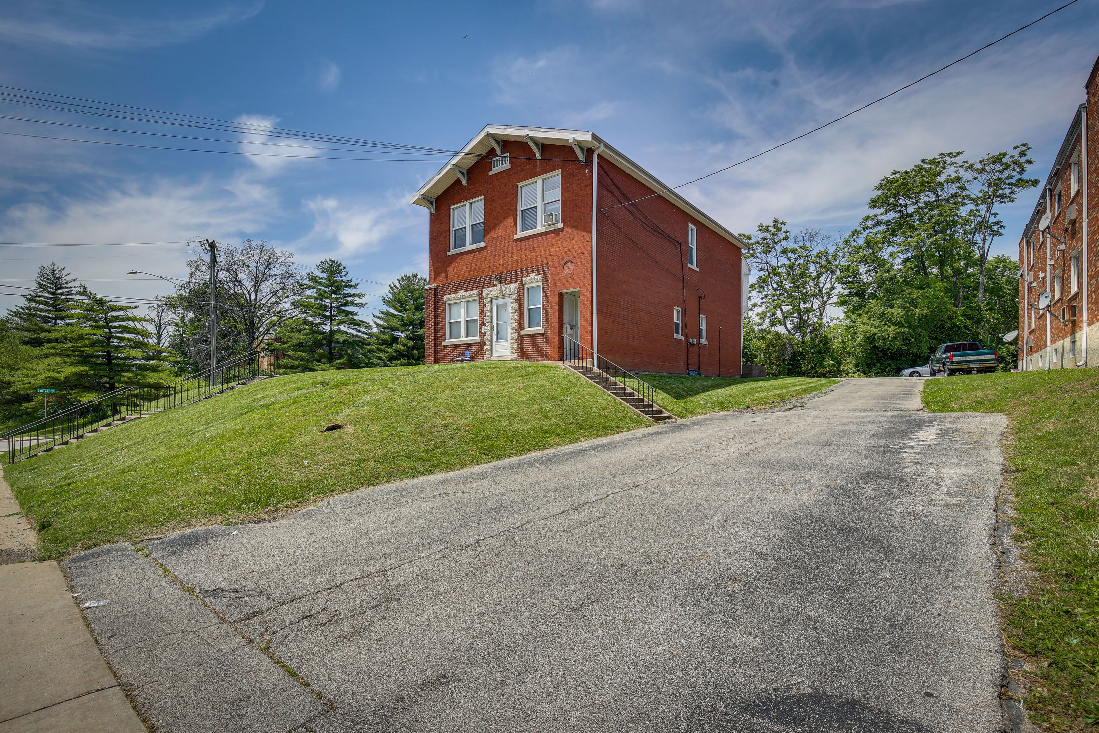 Exterior | Driveway (1 Vehicle) | Off-Street Parking (2 Vehicles)