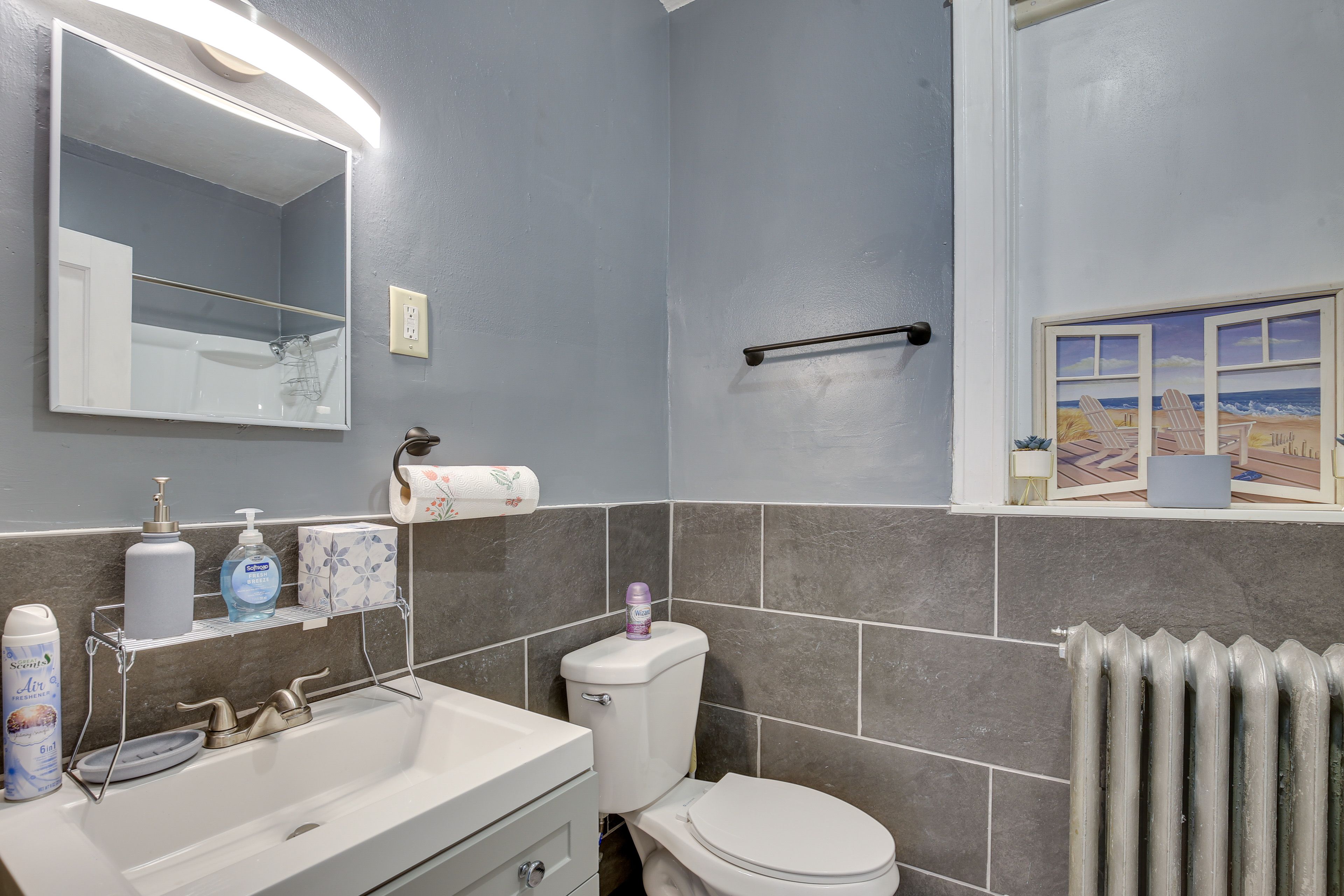 Bathroom | Complimentary Toiletries | Towels Provided
