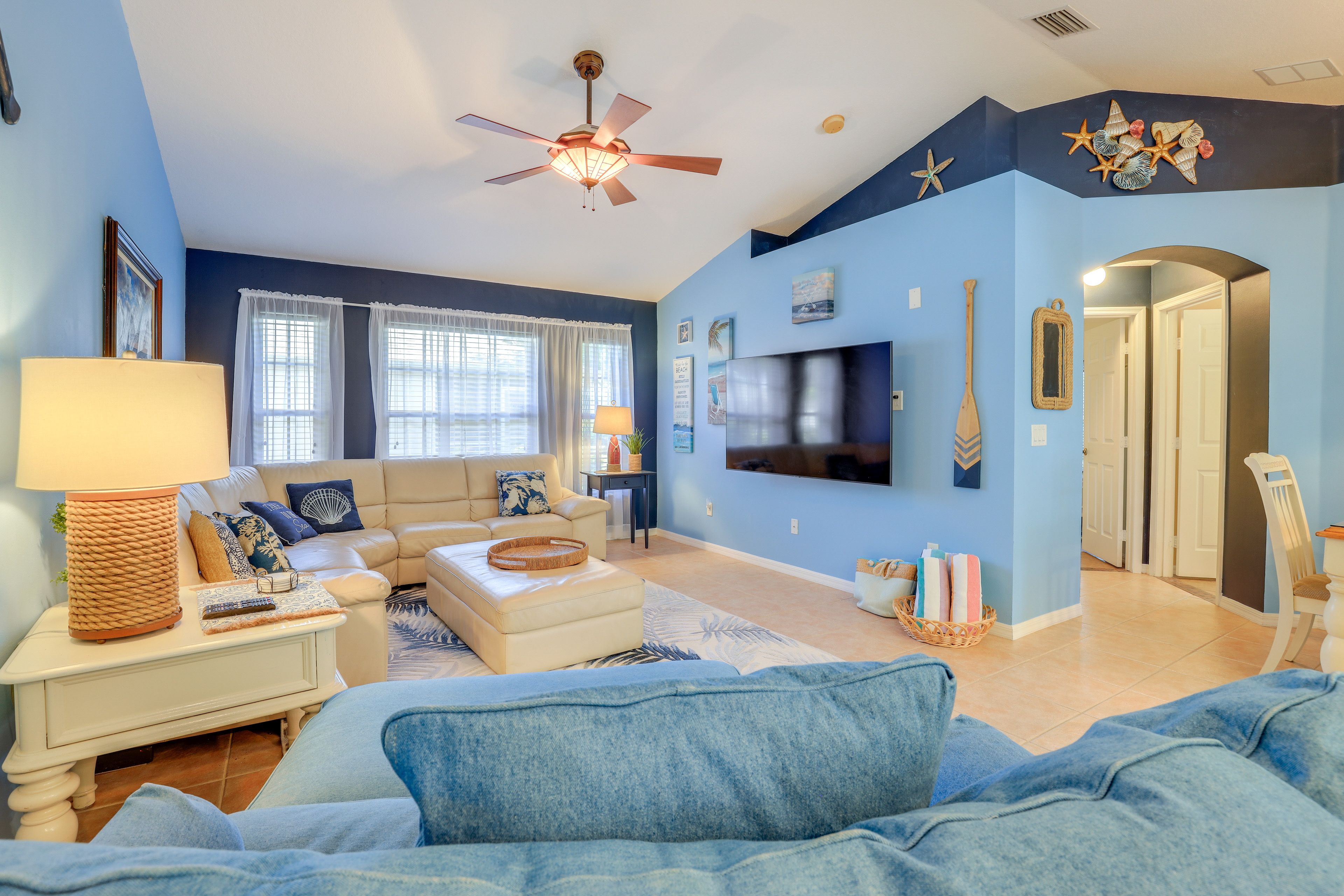Living Room | Free WiFi | Central A/C | Smart TV | Sleeper Sofa