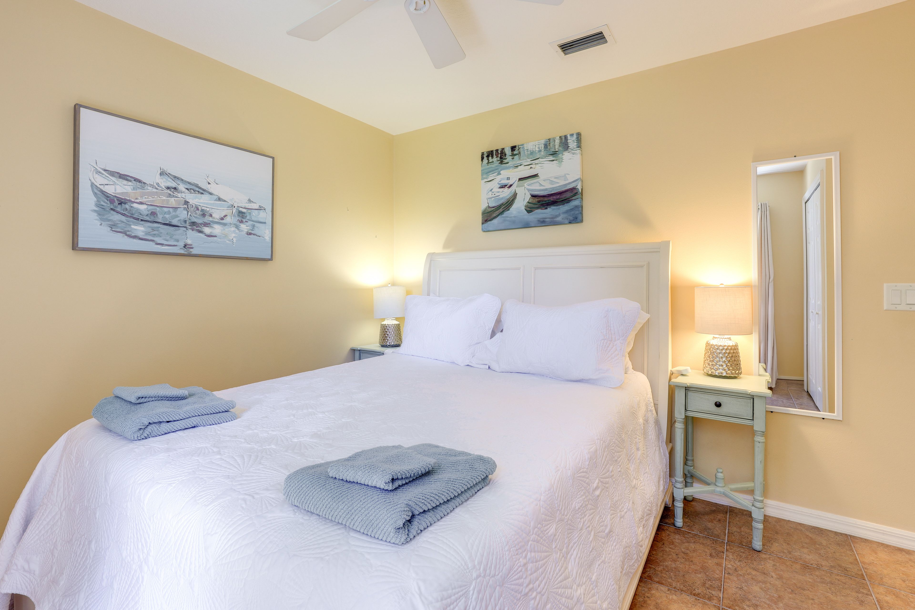 Bedroom 2 | Queen Bed